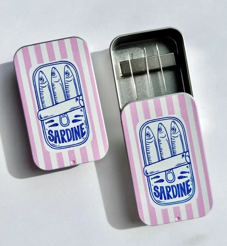 Sardine Needle Holder