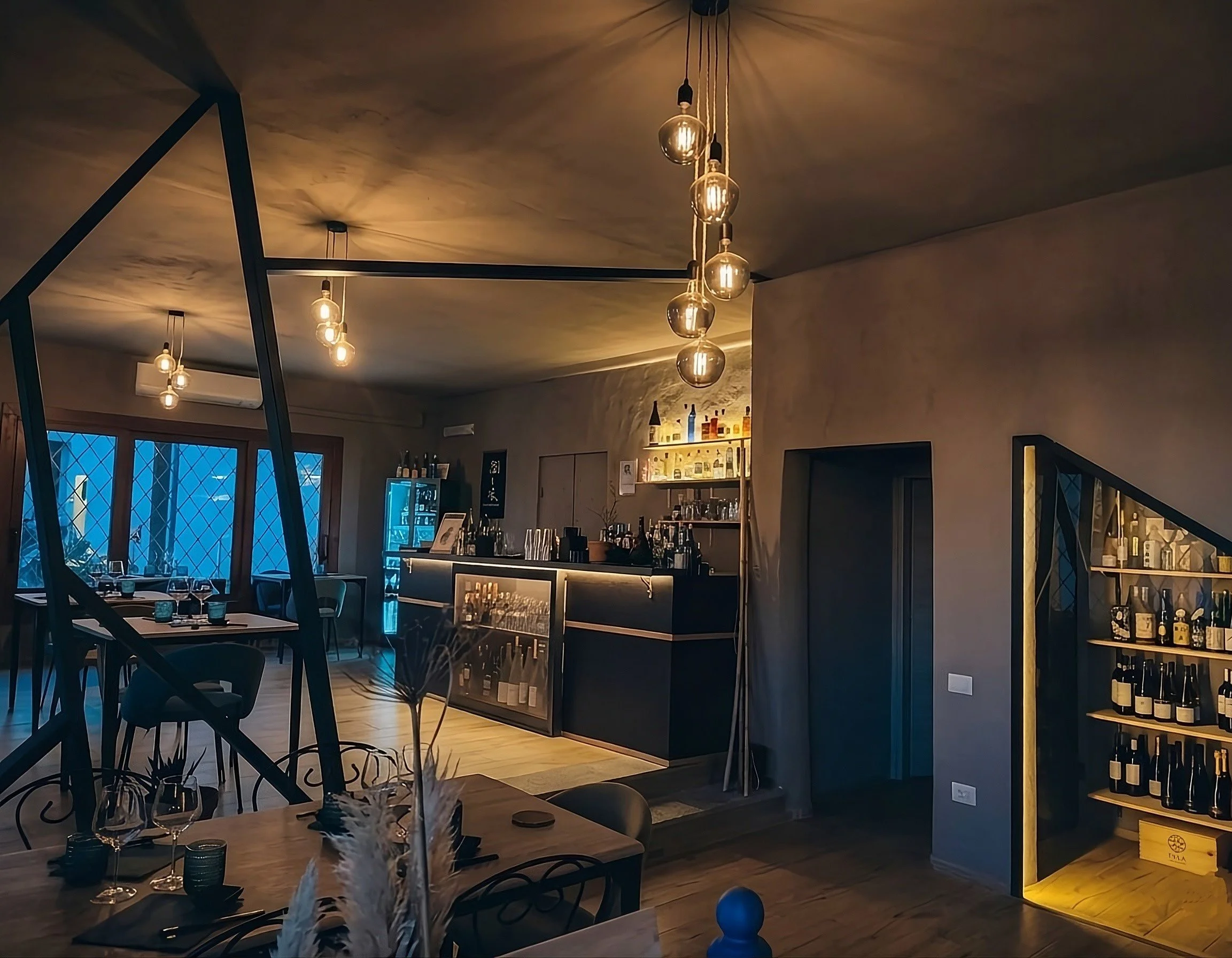 L’interno di Noy è stato concepito come un equilibrio perfetto tra eleganza contemporanea e comfort intimo. 
The interior of Noy has been conceived as a perfect balance between contemporary elegance and intimate comfort.