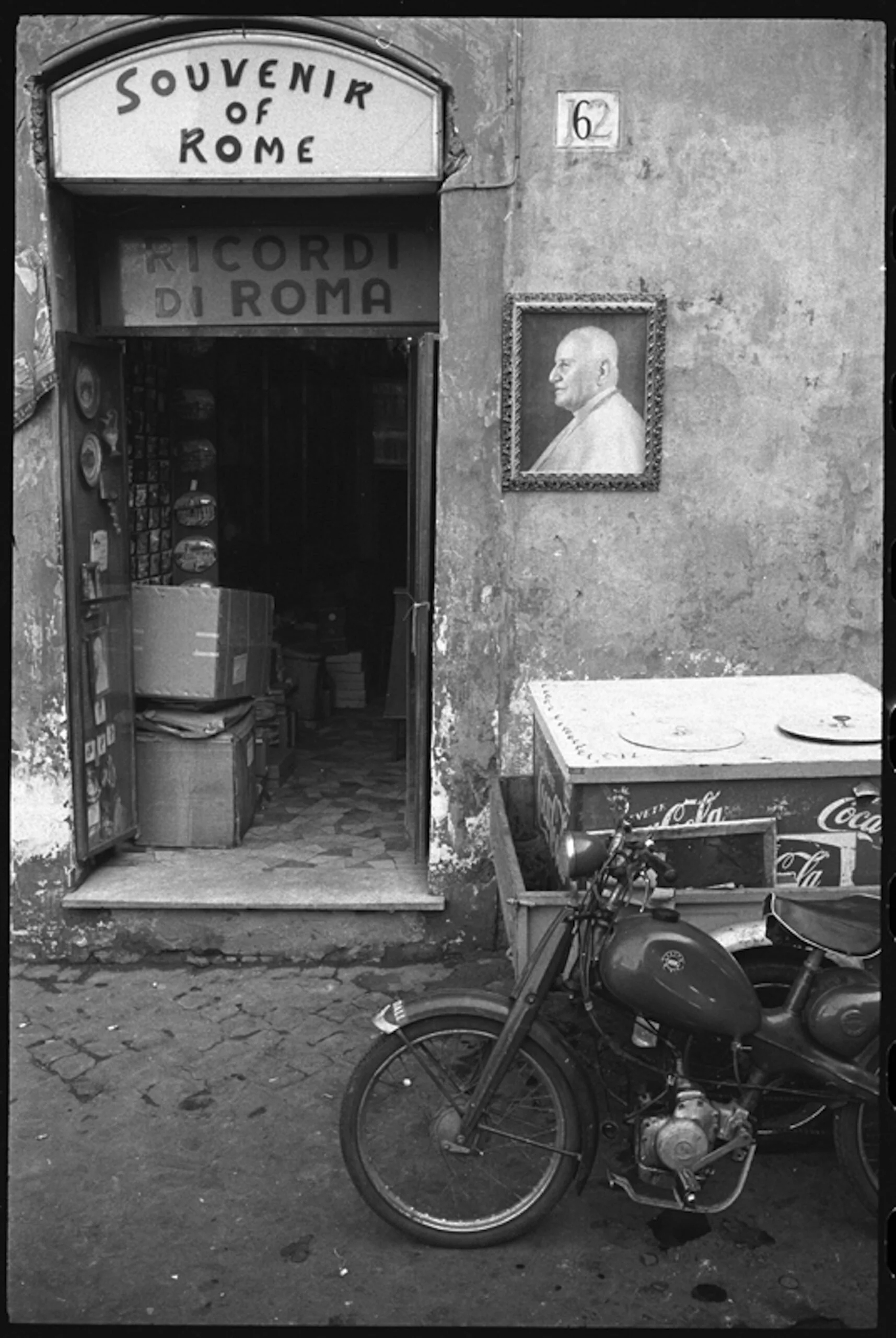 1Souvenir-shop-Rome-scaled.jpg