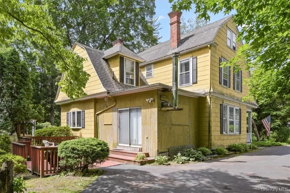 55 S State Road exterior