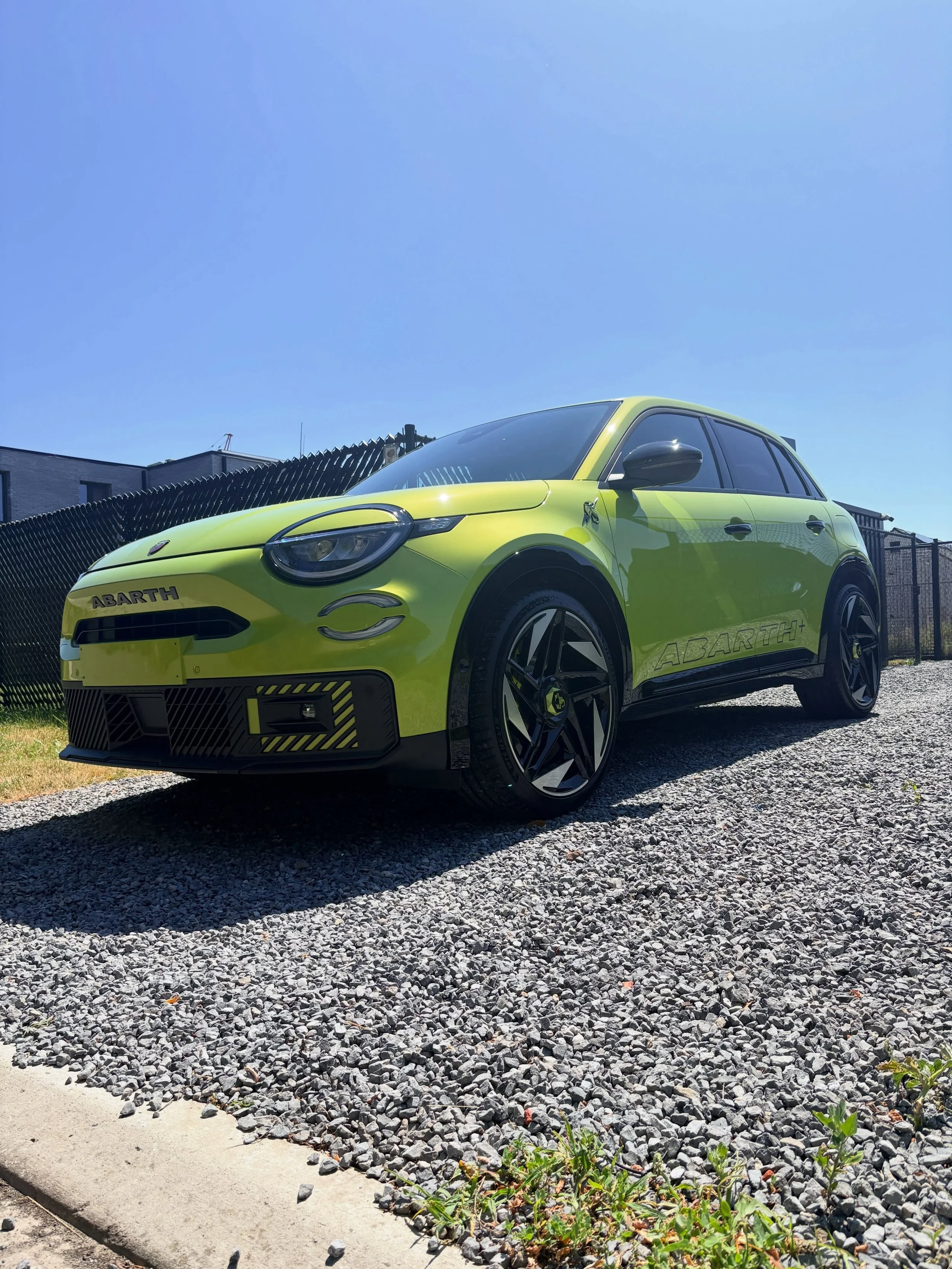 De schorpioen steekt weer, maar glimt sneller &eacute;n harder dan ooit! 🦂⚡
Deze gelimiteerde Abarth 600e Scorpionissima kreeg de behandeling die zo&rsquo;n exclusieve hot hatch verdient. Na een grondige lakcorrectie en hoogwaardige bescherming spat