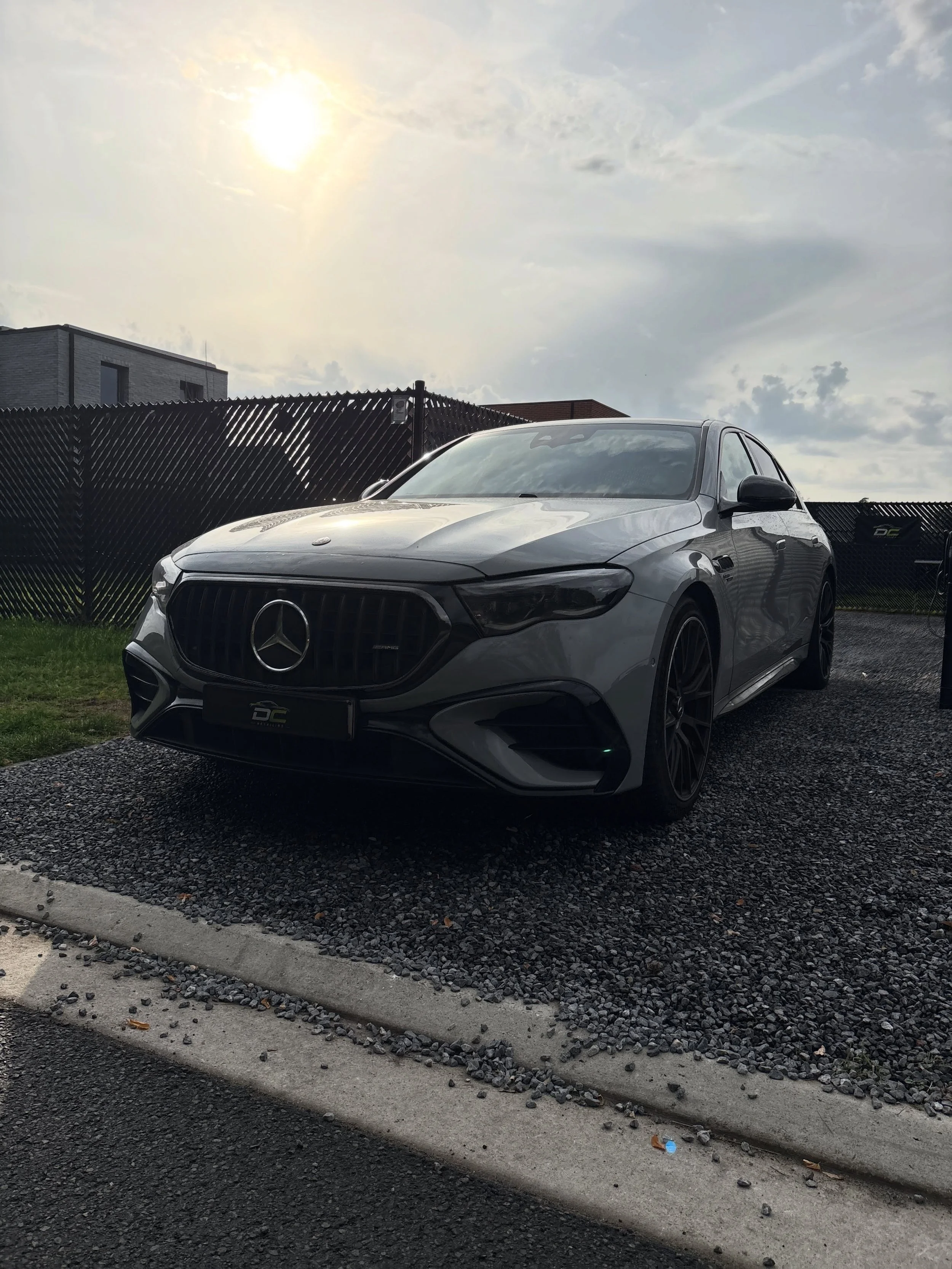 Deze Mercedes-AMG E53 kwam langs voor een grondige onderhoudsbeurt van zowel het interieur als het exterieur.
Wat we hebben gedaan:
🧼 Grondige handwas &amp; foam behandeling
🛞 Dieptereiniging van de velgen &amp; bandendressing
🧹 Interieur gestofzu