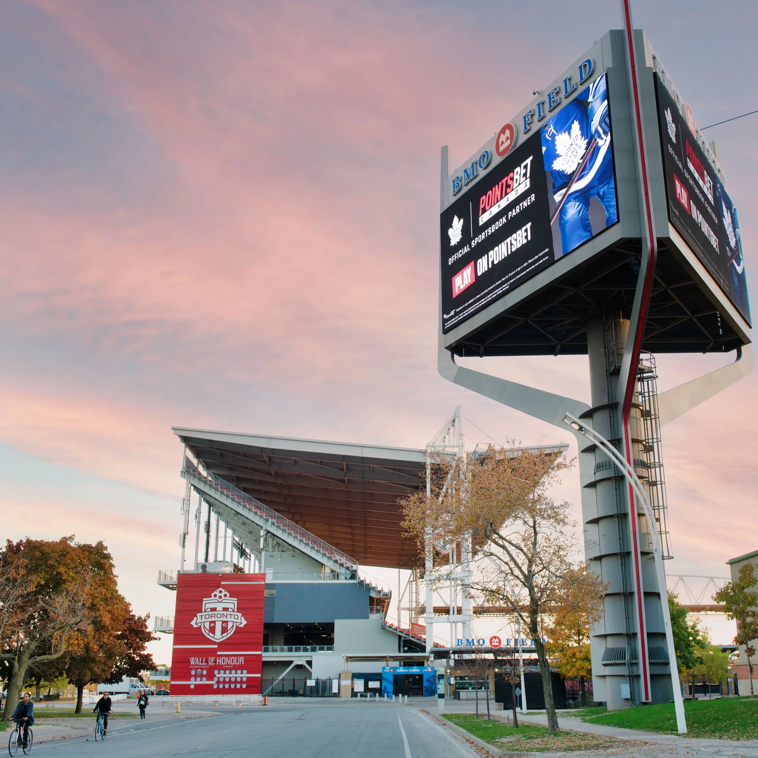 Dublin_Portrait_Photographer_El_Keegan_Advertising_Raptors_Maple_Leafs008.jpg