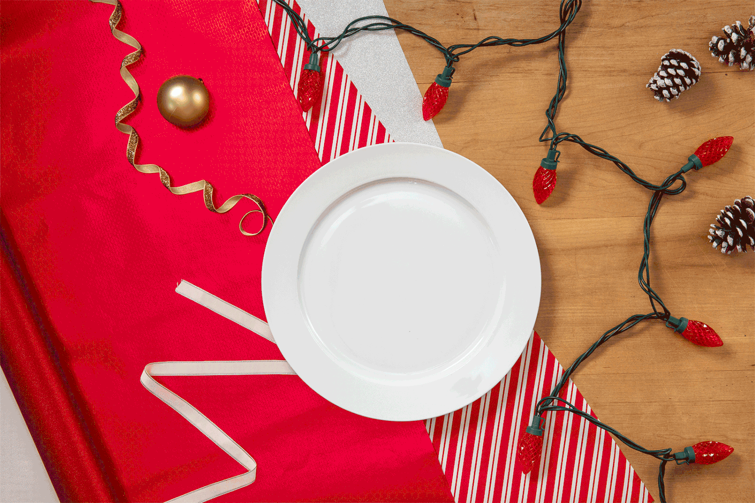  A gif of Chocolate reindeer donuts appear and disappear on a background of Christmas lights and wrapping paper. Food photography by El Keegan, Dublin, Ireland.  