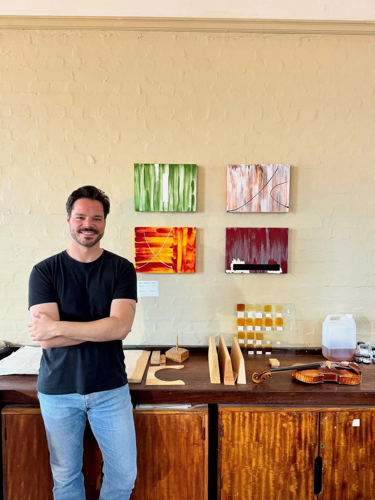 Im honestly thrilled to see my art at @ihleviolins workshop in London! 

@simon_maximilian #musicinart #artinmusic #shostakovich #mahler #bach #mendelssohn #violin #violinmaker #abstractart #acryliconwood #painter