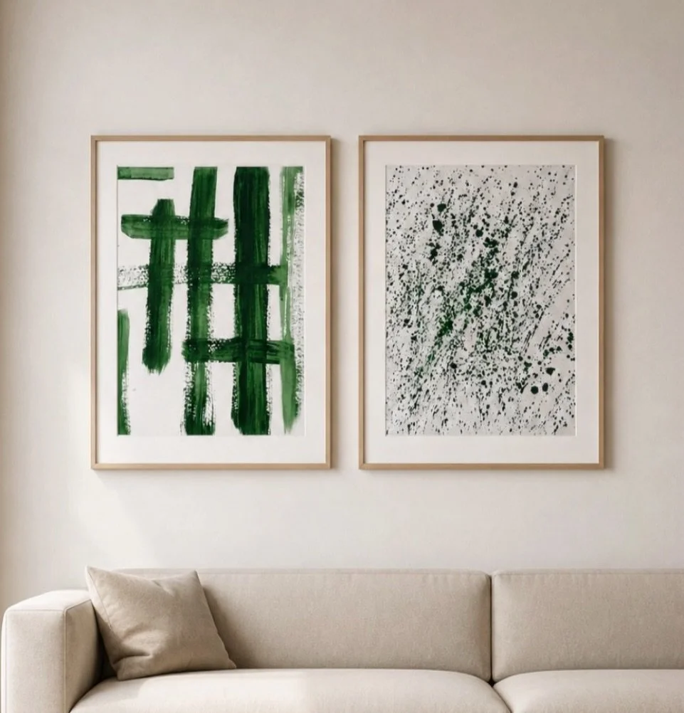 D&iacute;ptico de abstracci&oacute;n contempor&aacute;nea que contrapone dos lenguajes visuales complementarios. La obra de la izquierda se inspira en el expresionismo gestual y el minimalismo estructural, utilizando trazos amplios y repetitivos que 