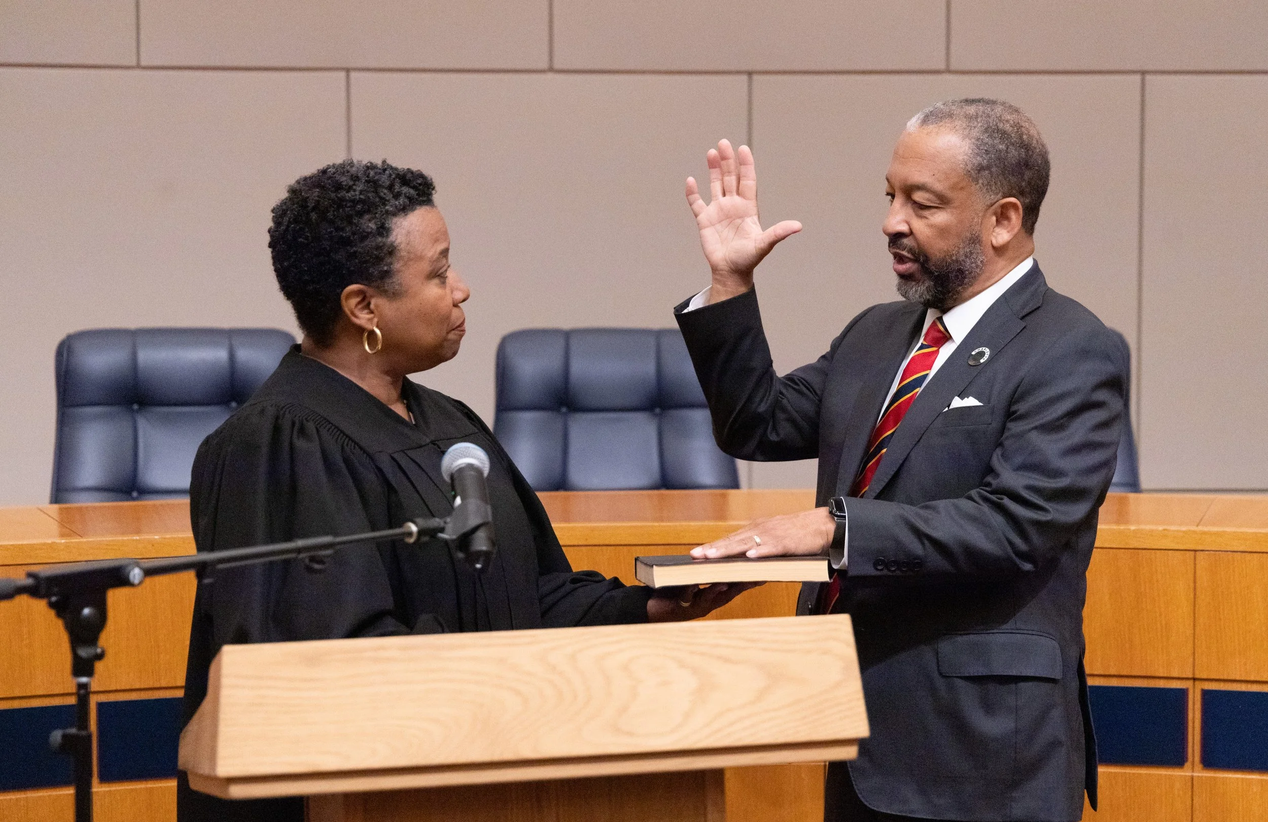 Rob Harrington Sworn In as Charlotte Mayor