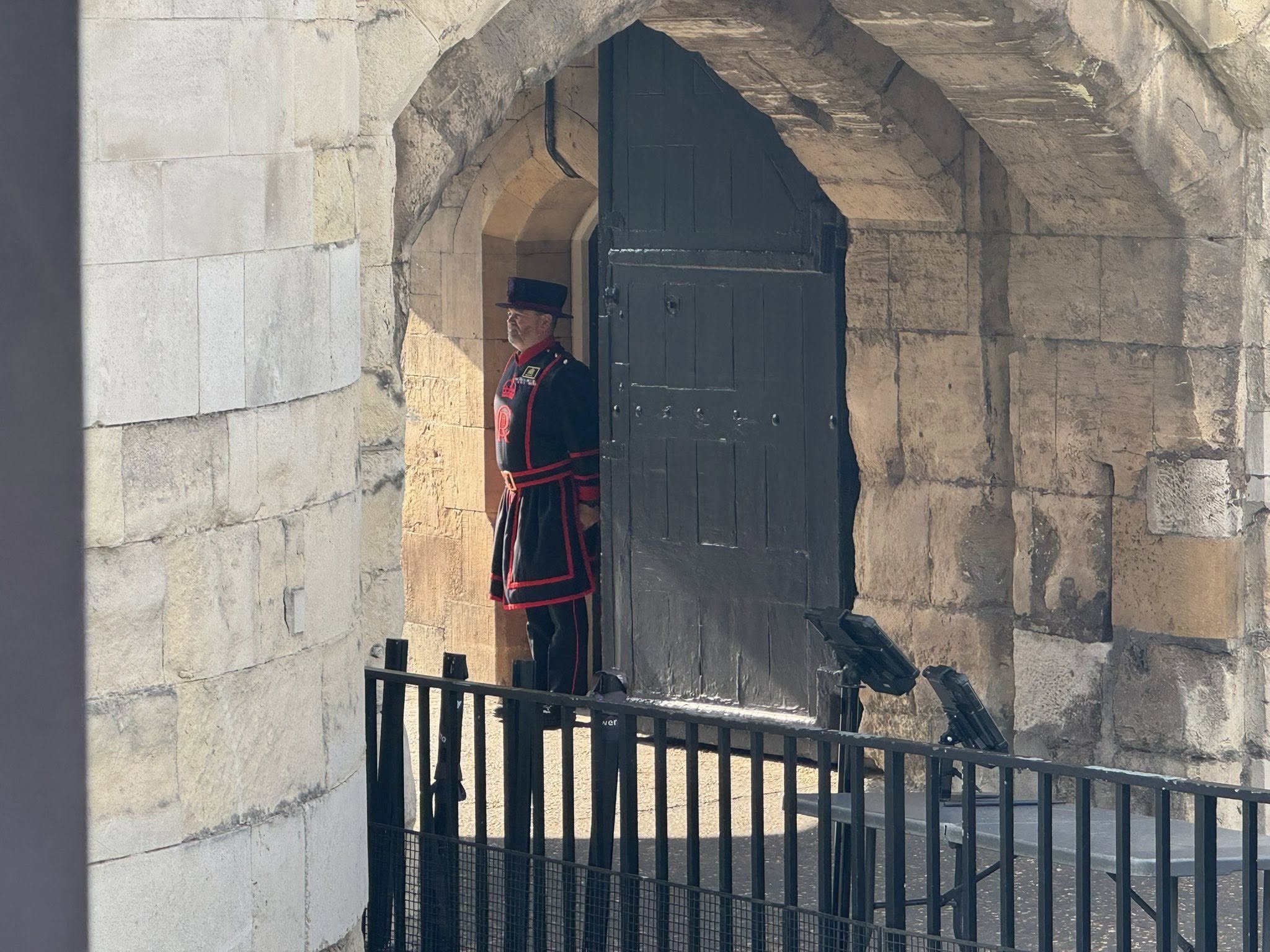 Tower of London Tips: How to See the Crown Jewels First (Without the Long Wait)