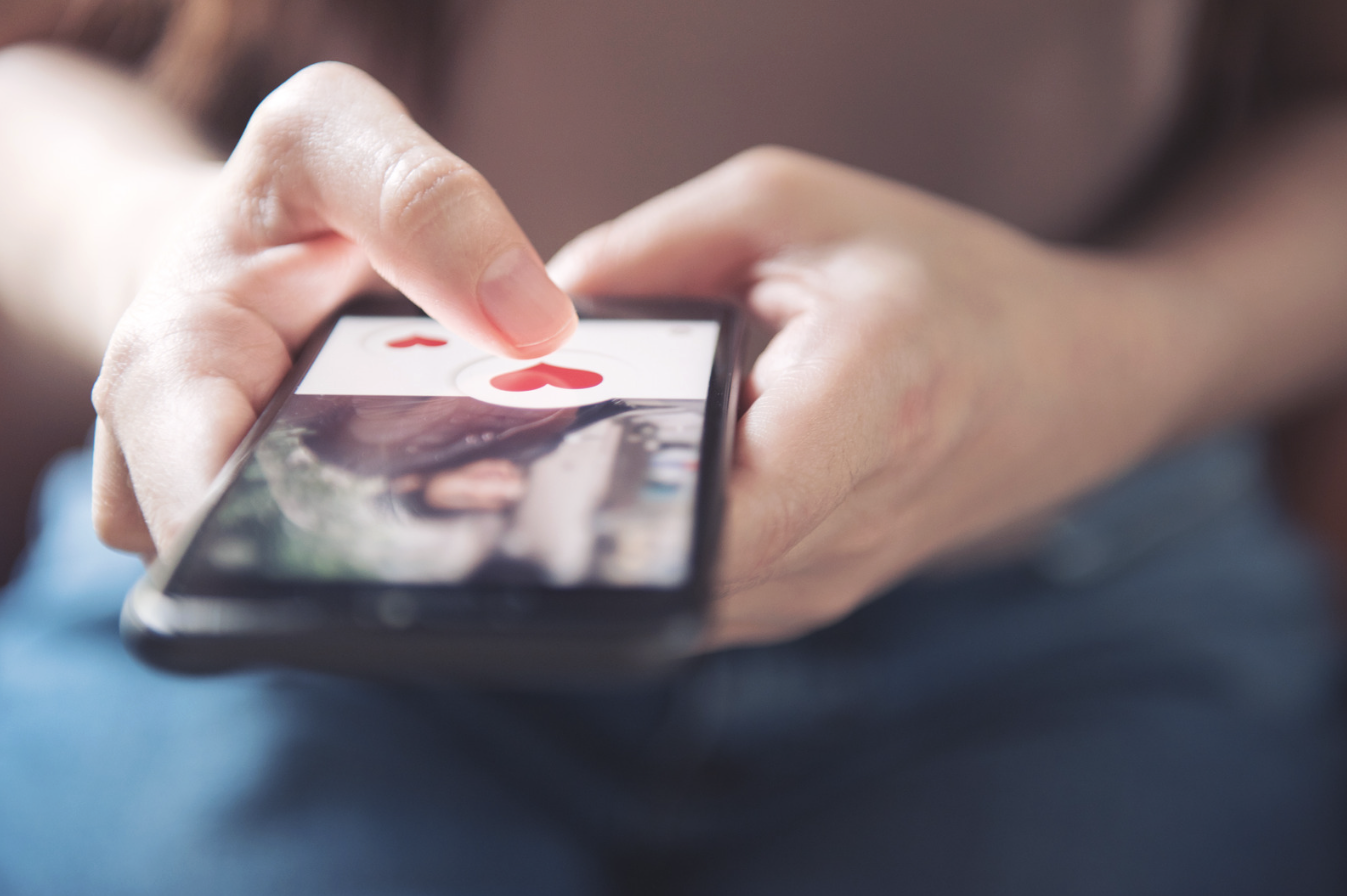 8 Online Dating Tips for Introverts