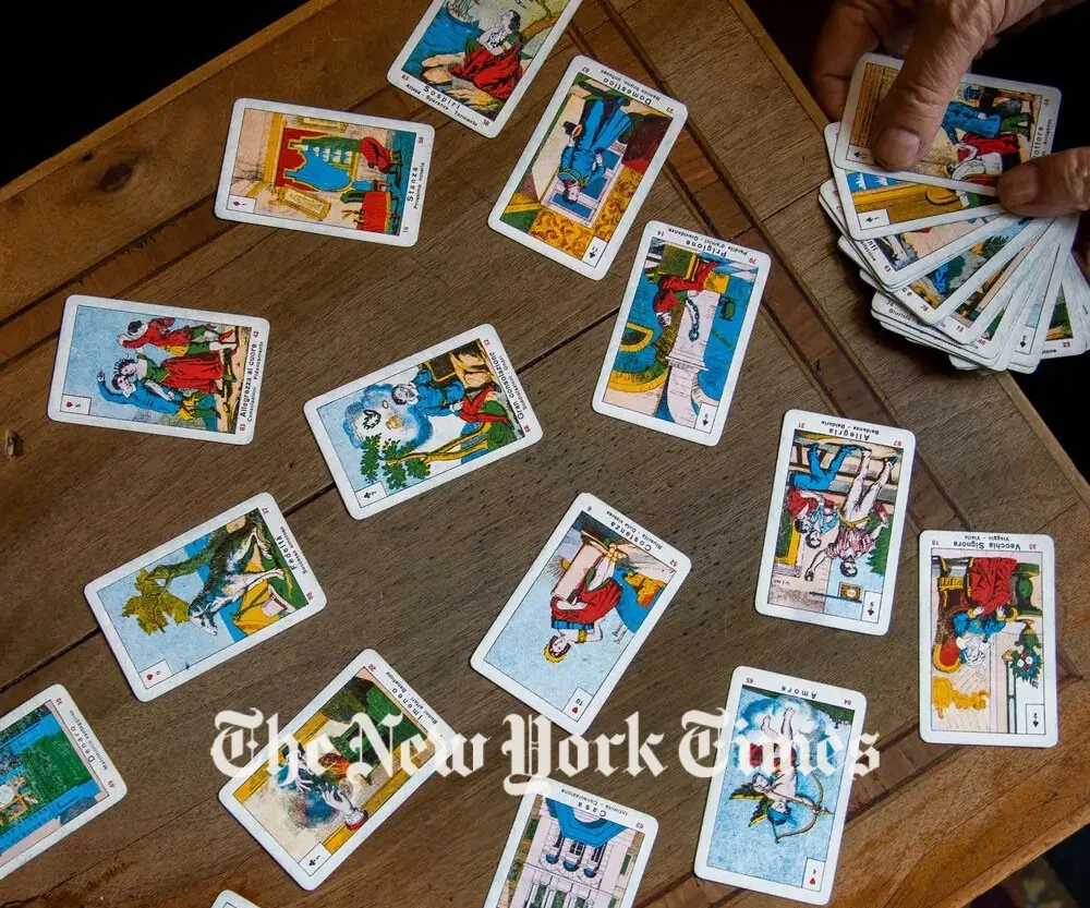 Italian Fashion's Tarot Reader