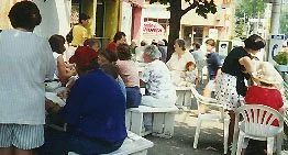 HNA’ers enjoy cappuccino and apple strudel during a bus tour of beautiful Toronto