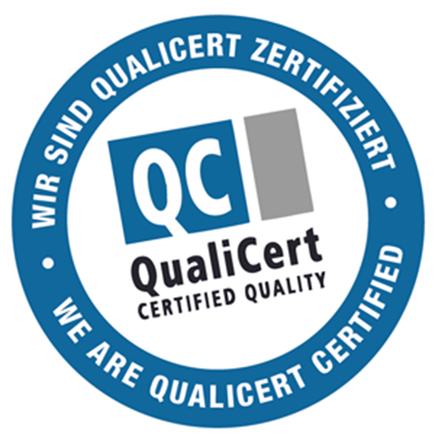 Qualicert Zertifizierungszeichen mit deutschem und englischem Text, Das Label zeigt die Qualitätssicherung "WIR SIND QUALICERT ZERTIFIZIERT" und "WE ARE QUALICERT CERTIFIED".