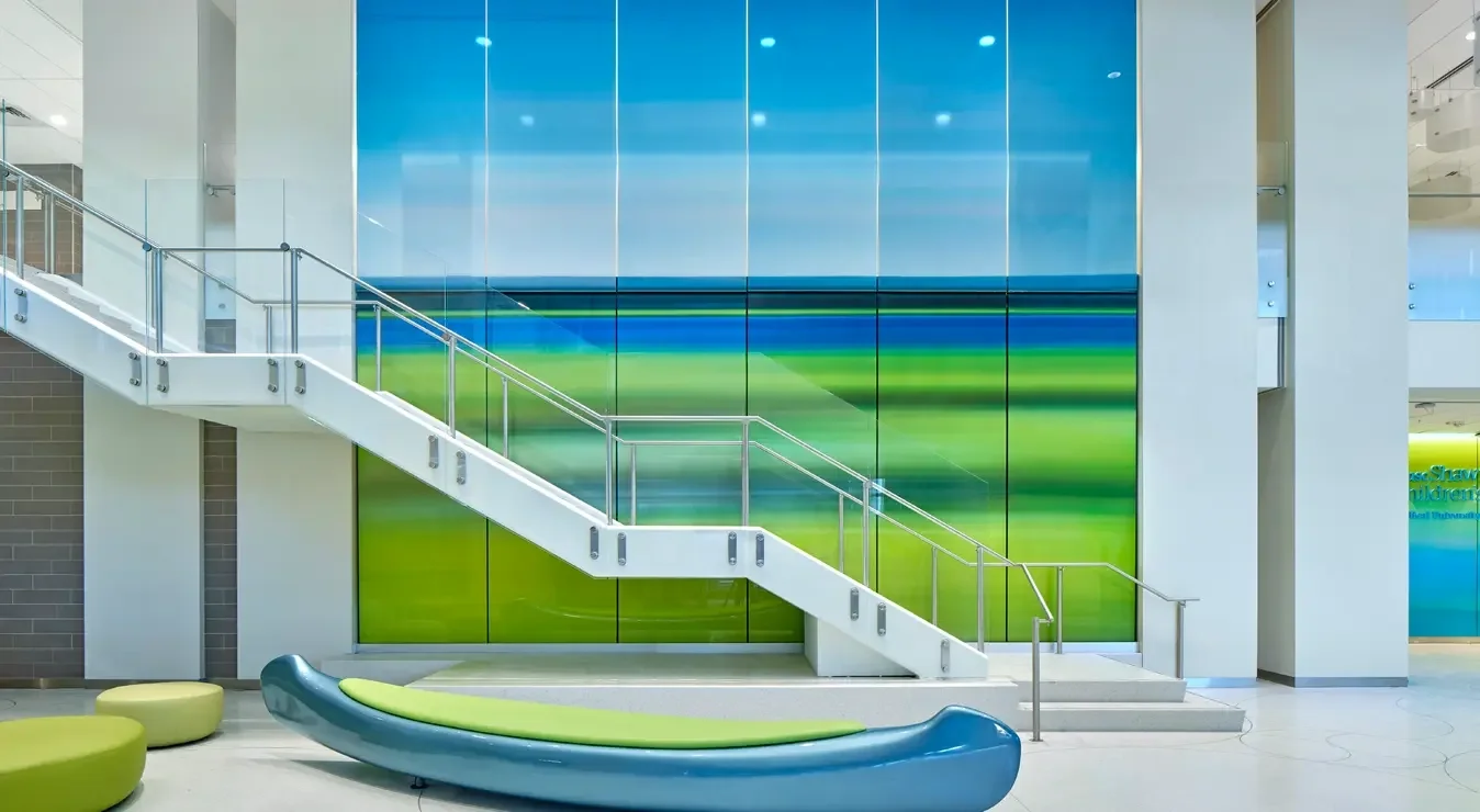mcgrory-healthcare-lobbies-entrances-captivehook-decorative-laminated-SC-1348x740-P83-07-1.webp