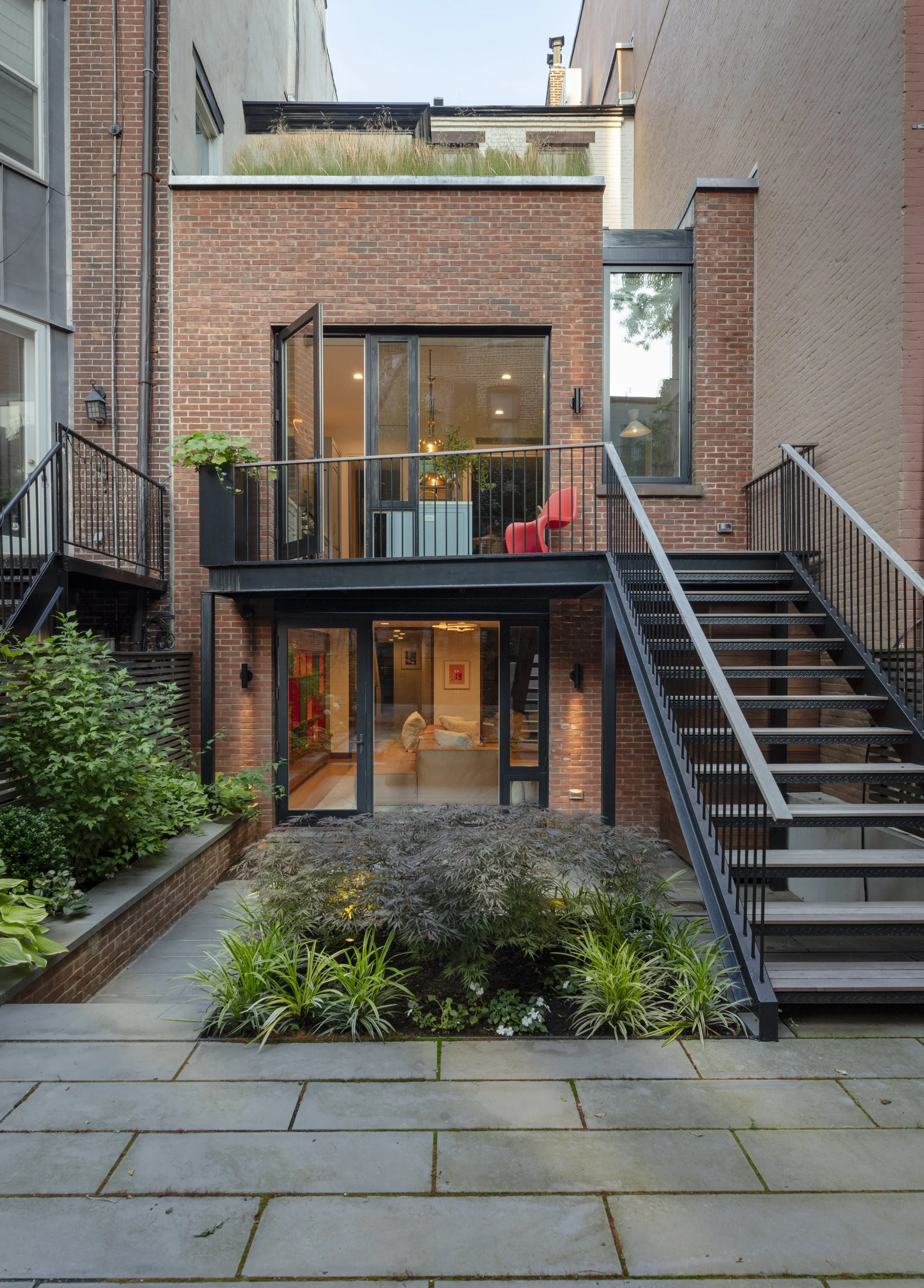 47. Back Facade_WillowSt_812.jpg