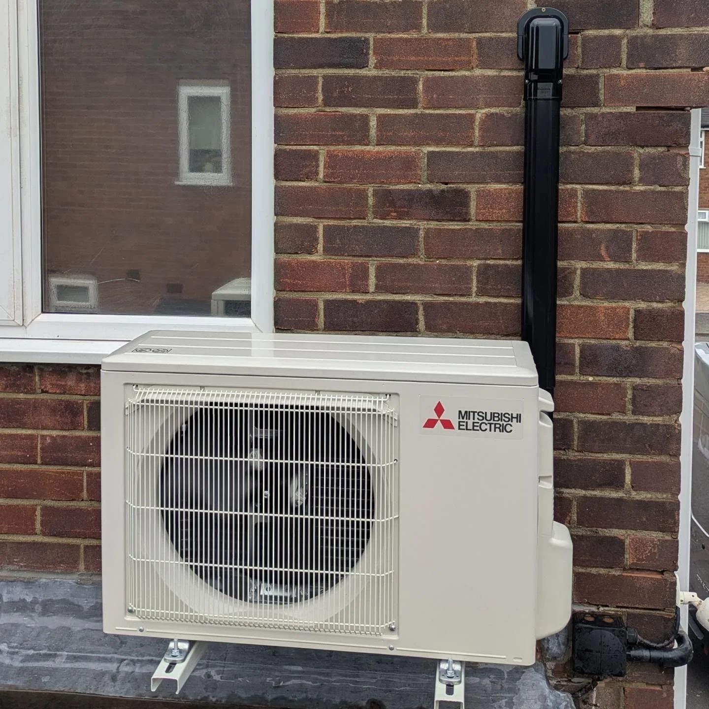 Air conditioning outdoor unit installation by Johnson Stratton Services
