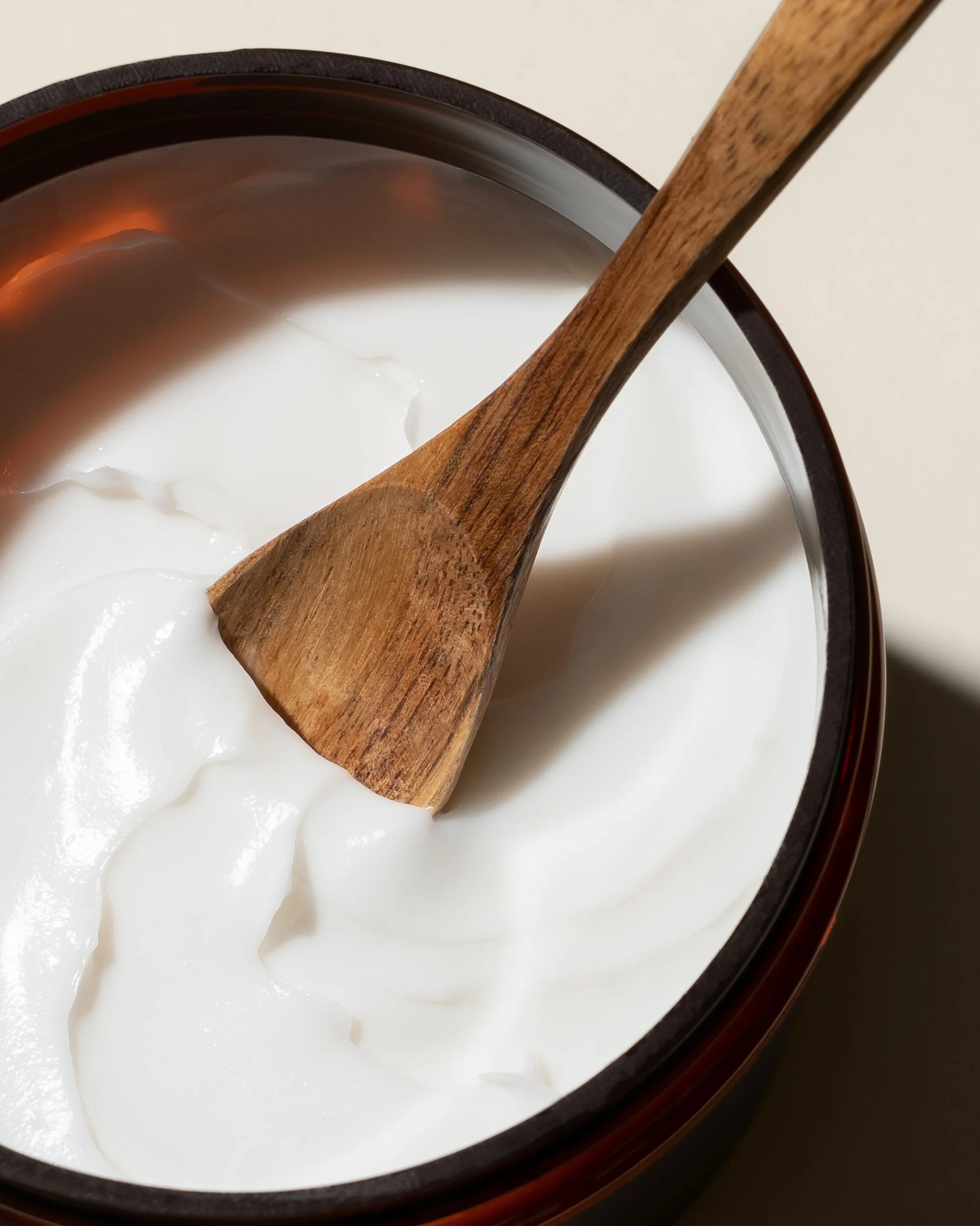 NATULIQUE-EXFOLIATIVE-THERAPY-500ML-TEXTURE-WITH-SPOON-4x5.JPG