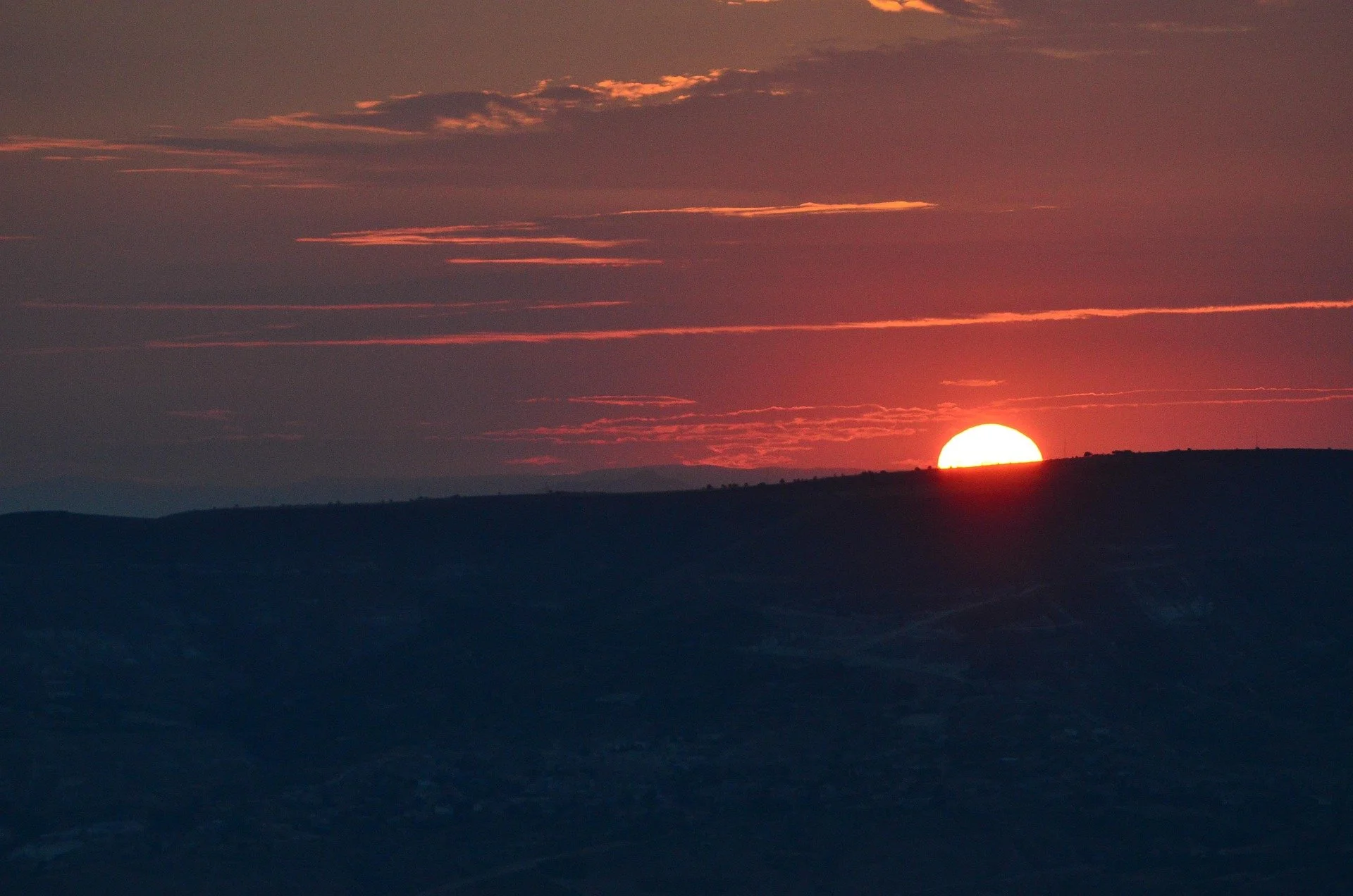 aysegulkum-sunrises-2354214_1920.jpg
