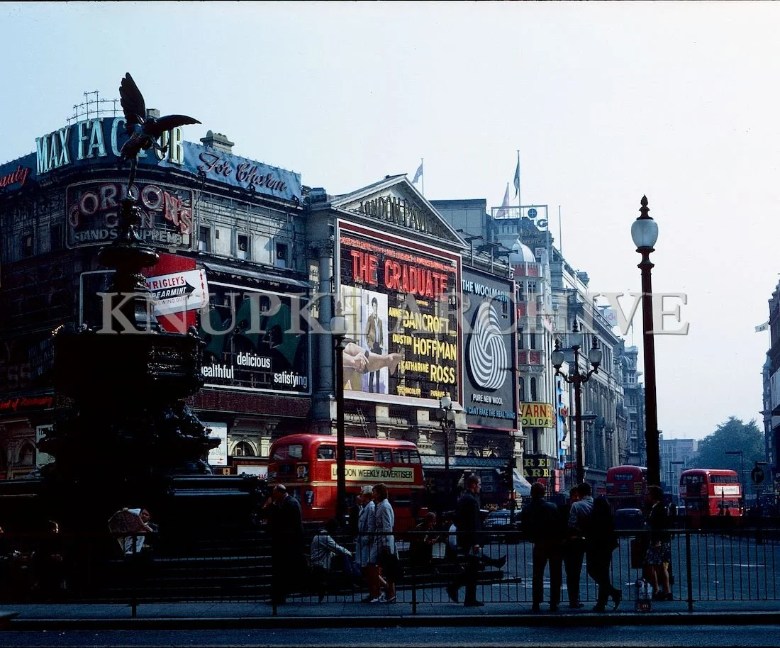 The Graduate at Piccadilly Circus Print