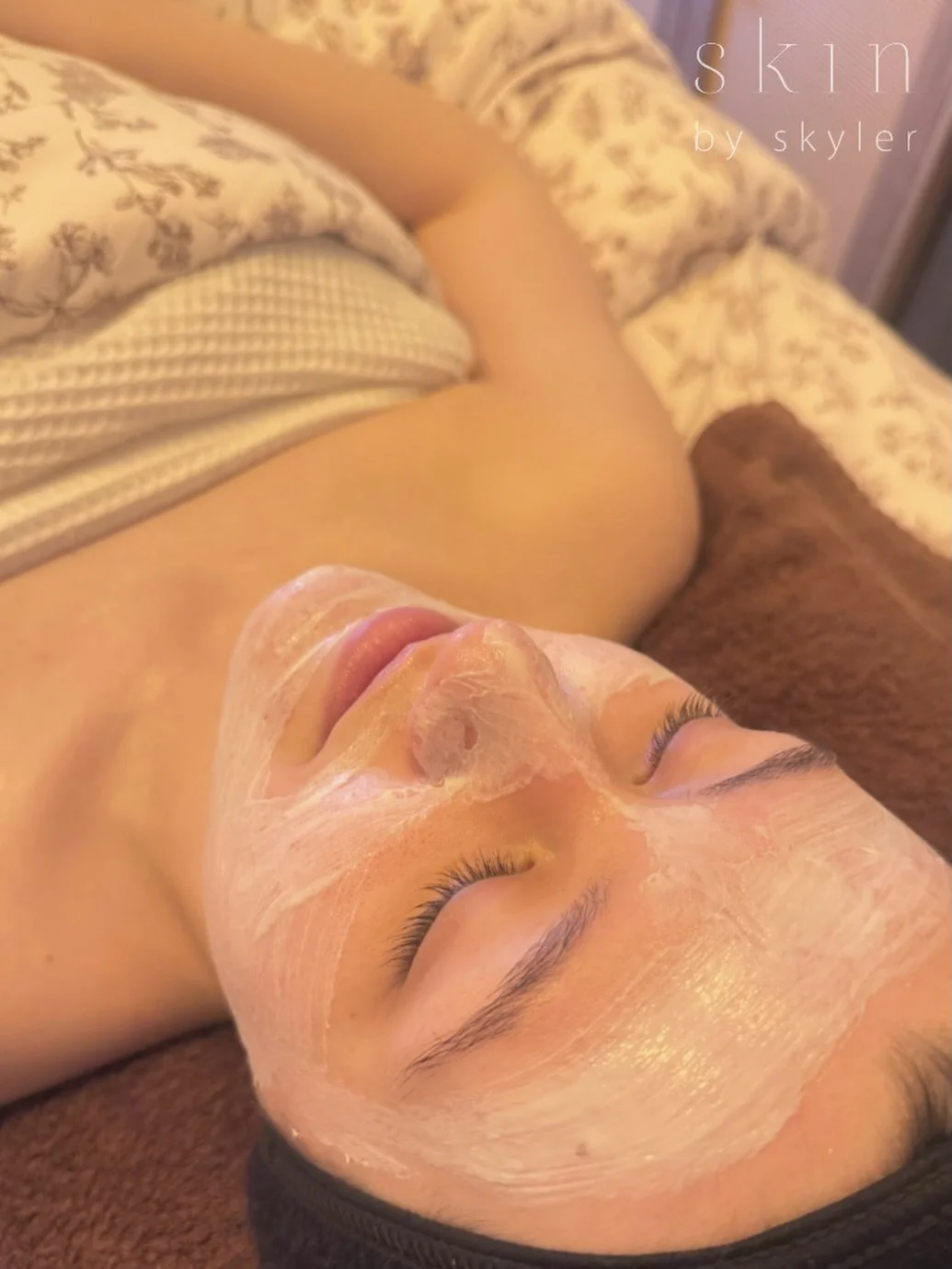 A little self care never hurt anyone ☀️

A reminder to pre-book your appointments so you can get in when you need to! My schedule is booking out a bit right now, so planning ahead is definitely your best bet 🫶🏼
&bull;
&bull;
&bull;
&bull;
skincare 