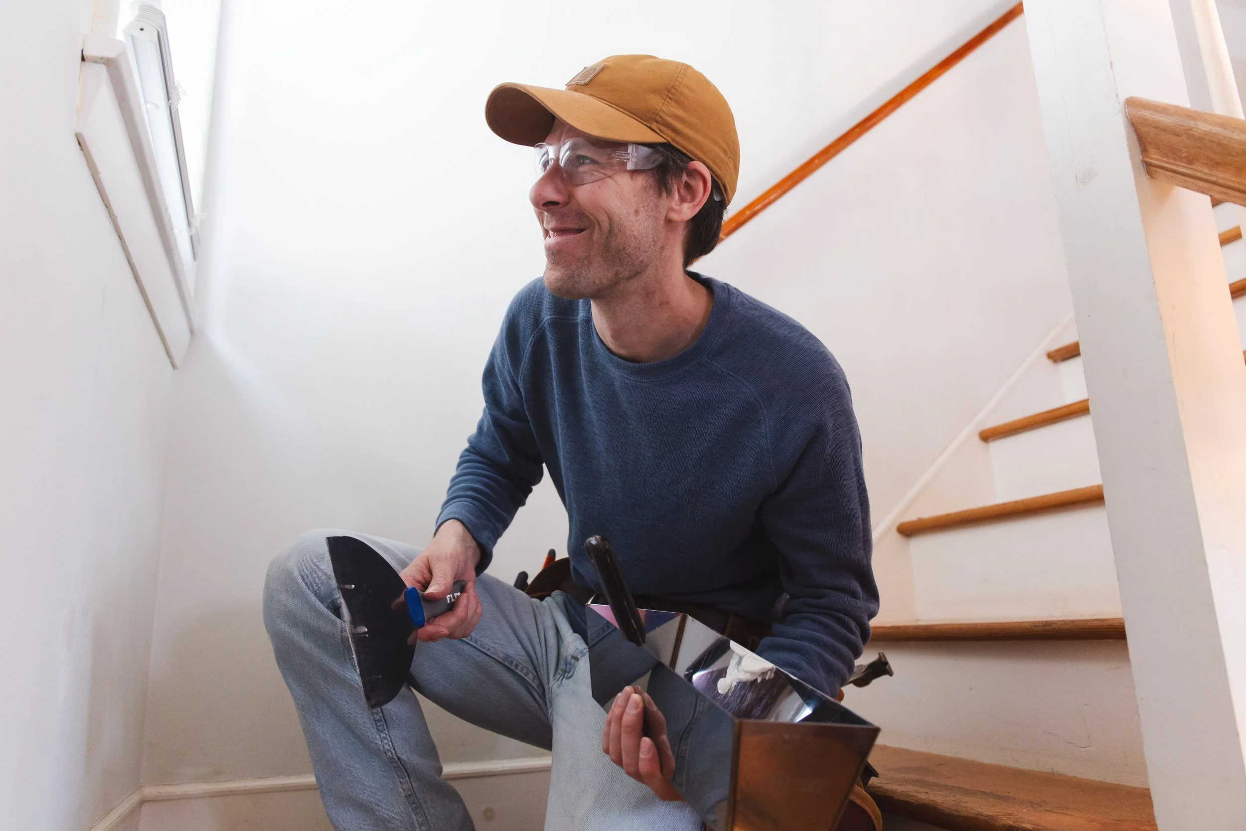 Oranssi carpenter using bench saw