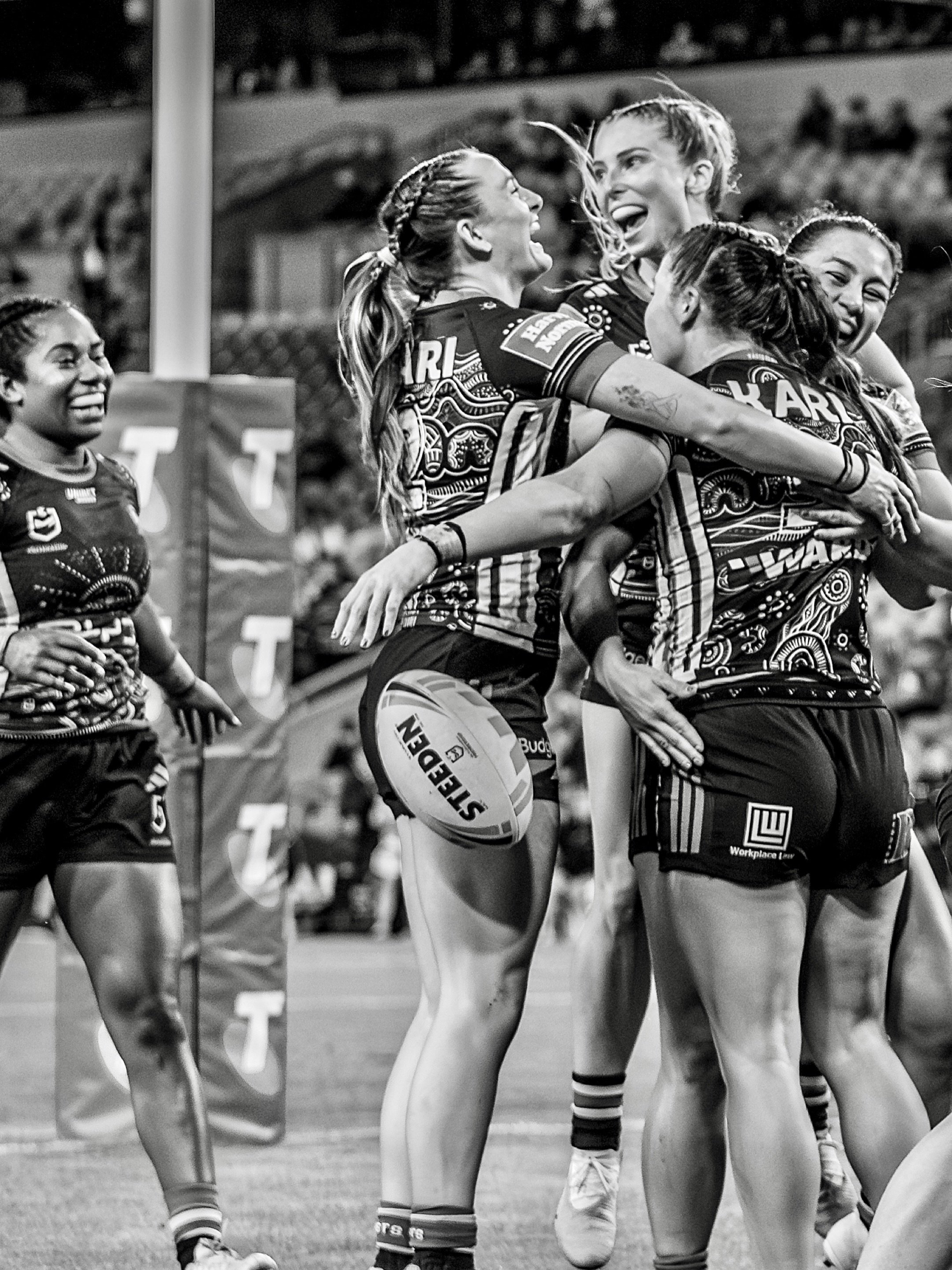 🖤🤍 ❤️🤍💙

@sydneyroostersnrlw