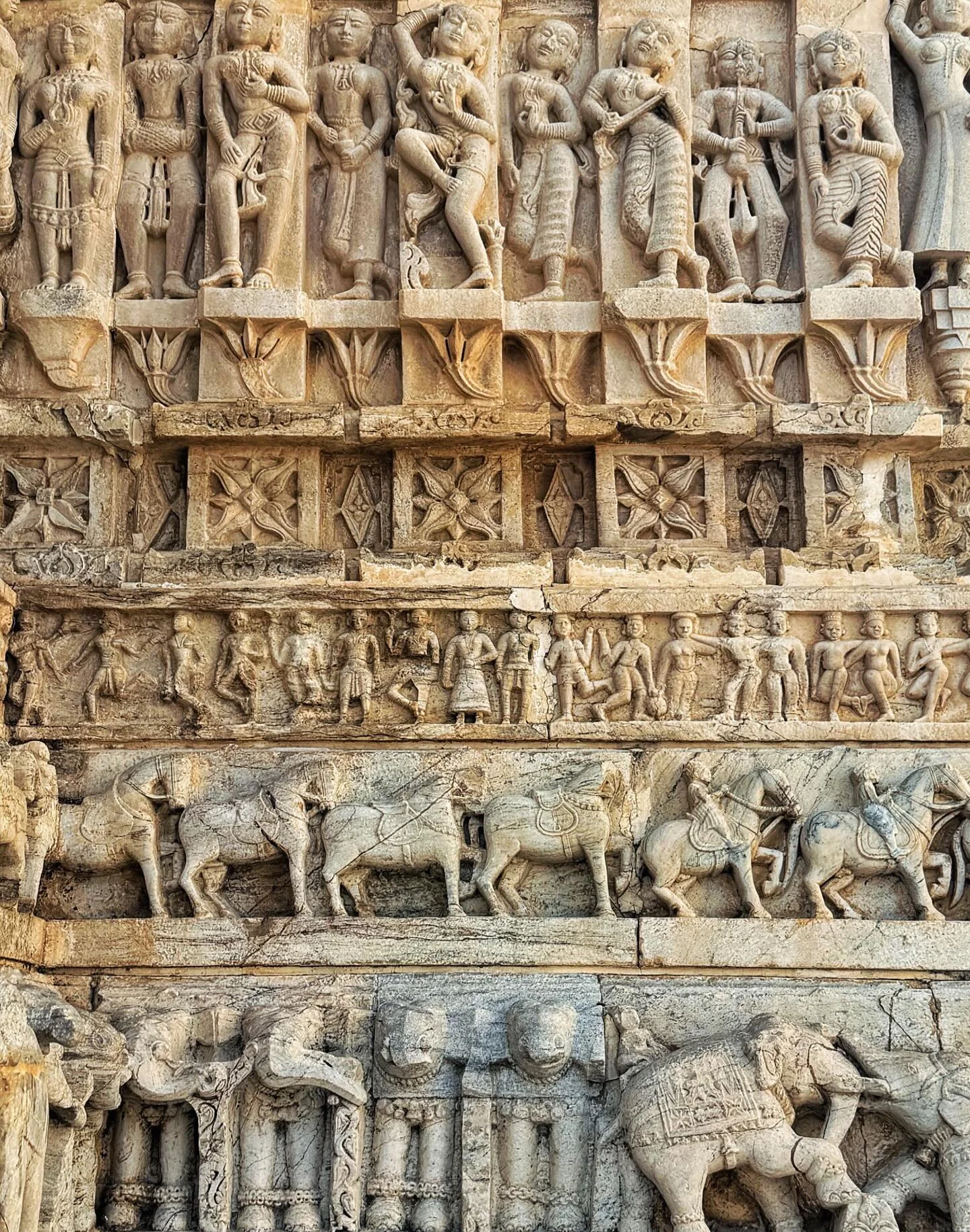 Temple carving stories in Udaipur 🐘
.
.
.
#temple #udaipur #india #udaipurindia #stonecarvings