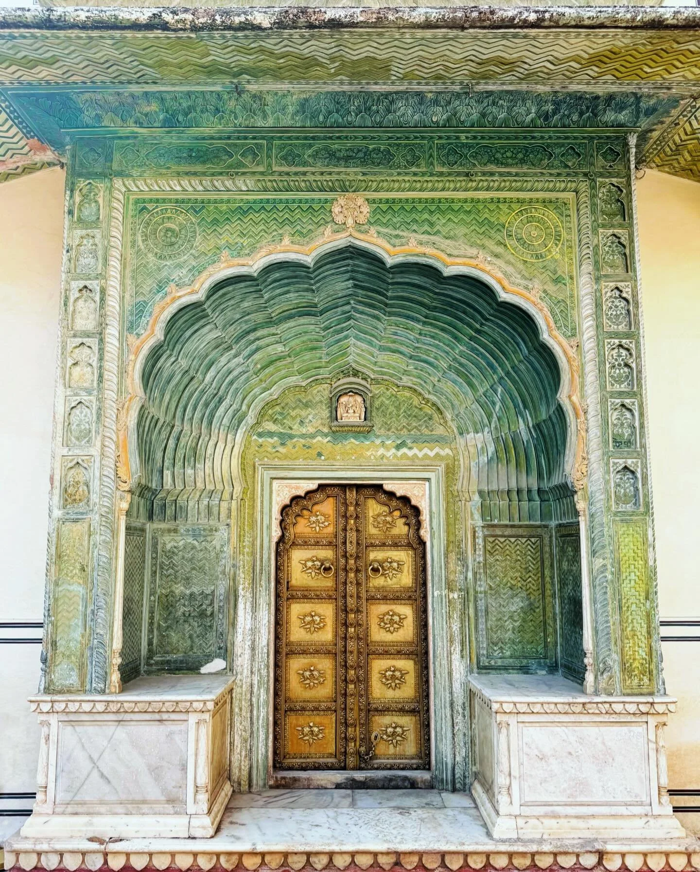 The Green Gate at City Palace in Jaipur 🍃
.
.
.
#greengate #citypalace #jaipur #india #door #jaipurindia