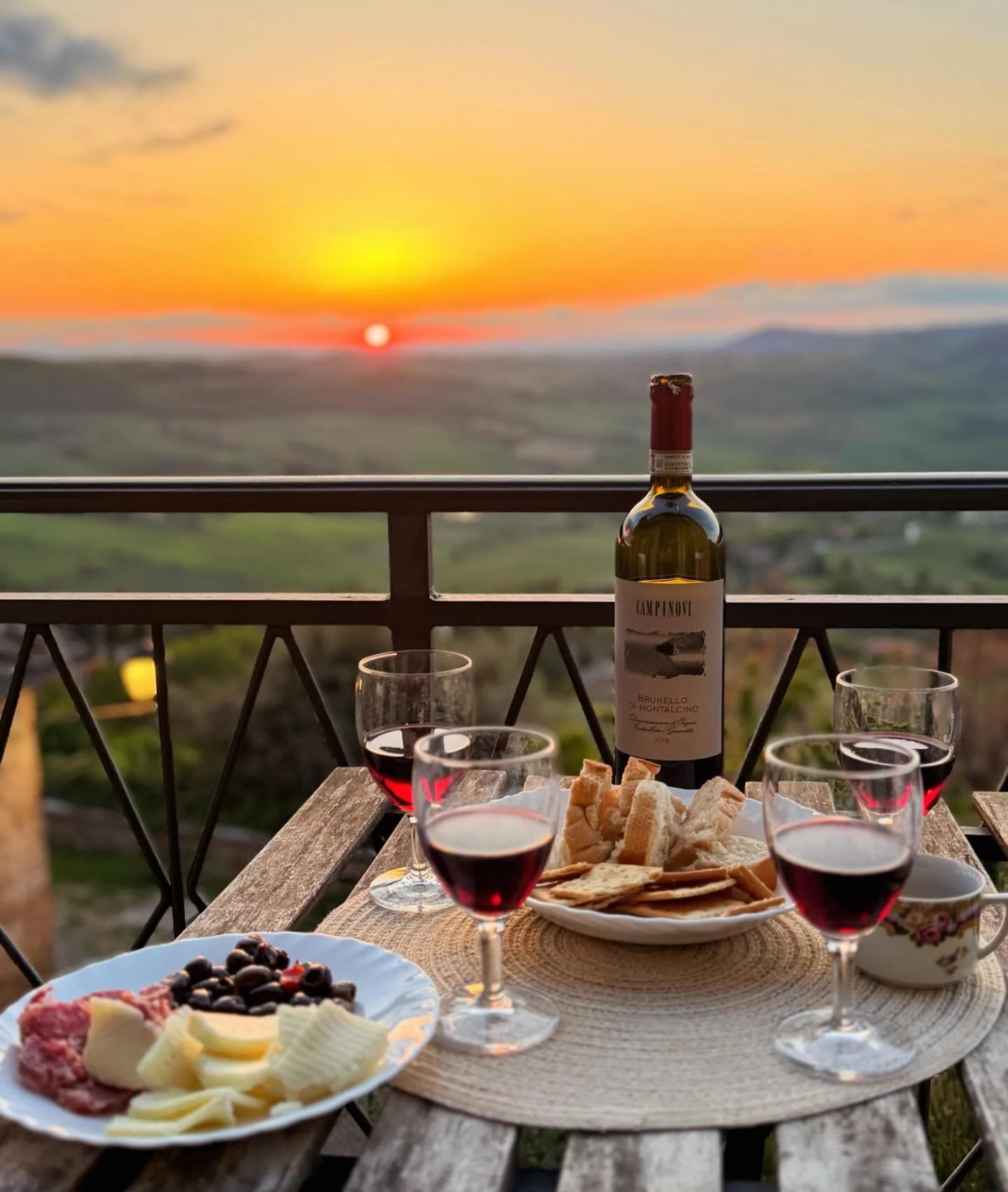 Montepulciano 🍷🌅
.
.
.
#montepulciano #italy #montepulcianoitaly #tuscany #wine