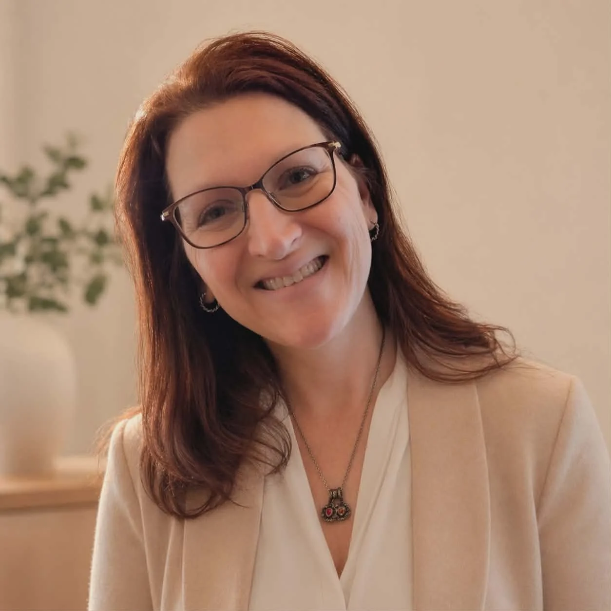 Carrie Schrader, pharmacist and midlife metabolism coach helping women overcome insulin resistance and weight loss resistance