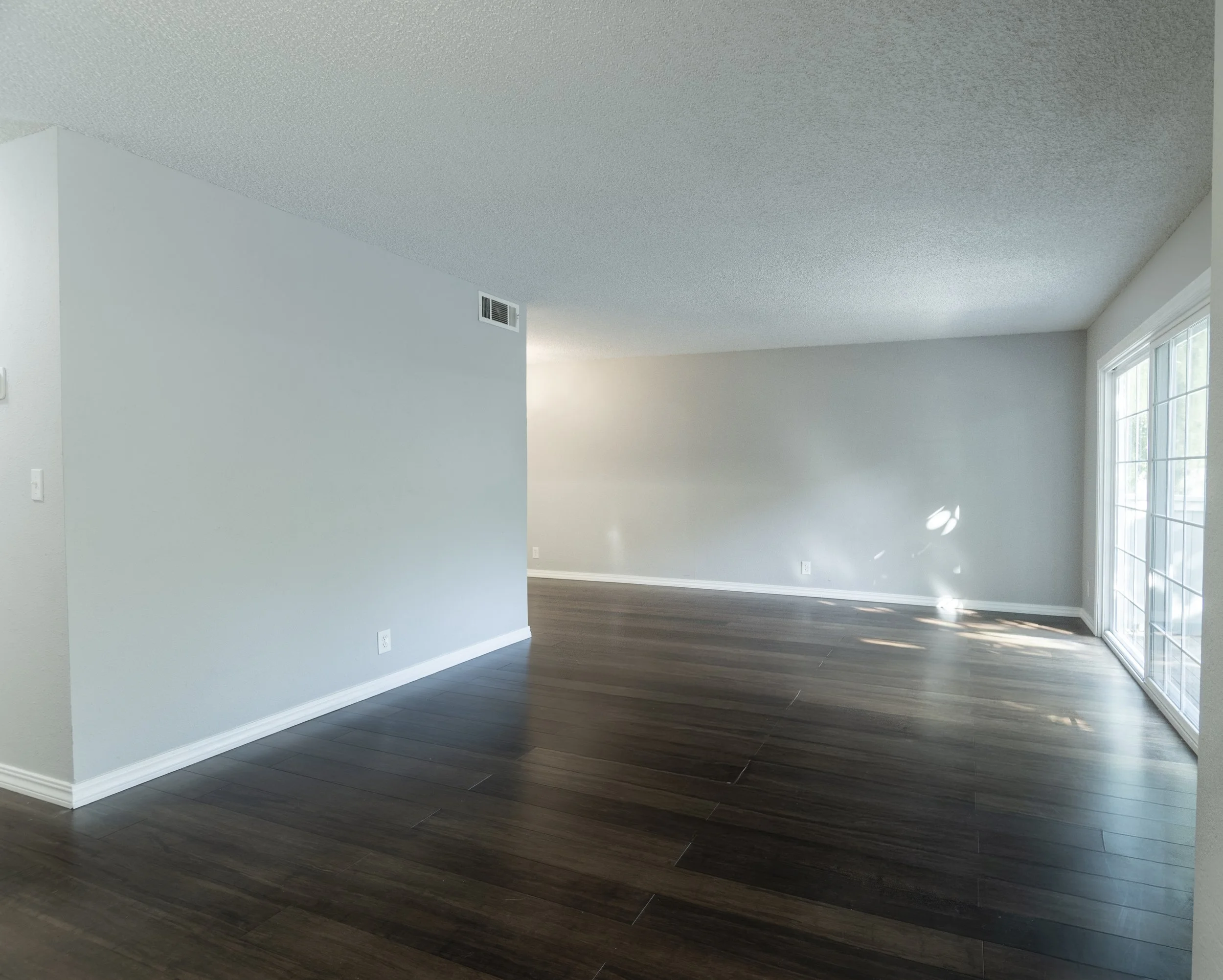 Living Room - 1.jpg