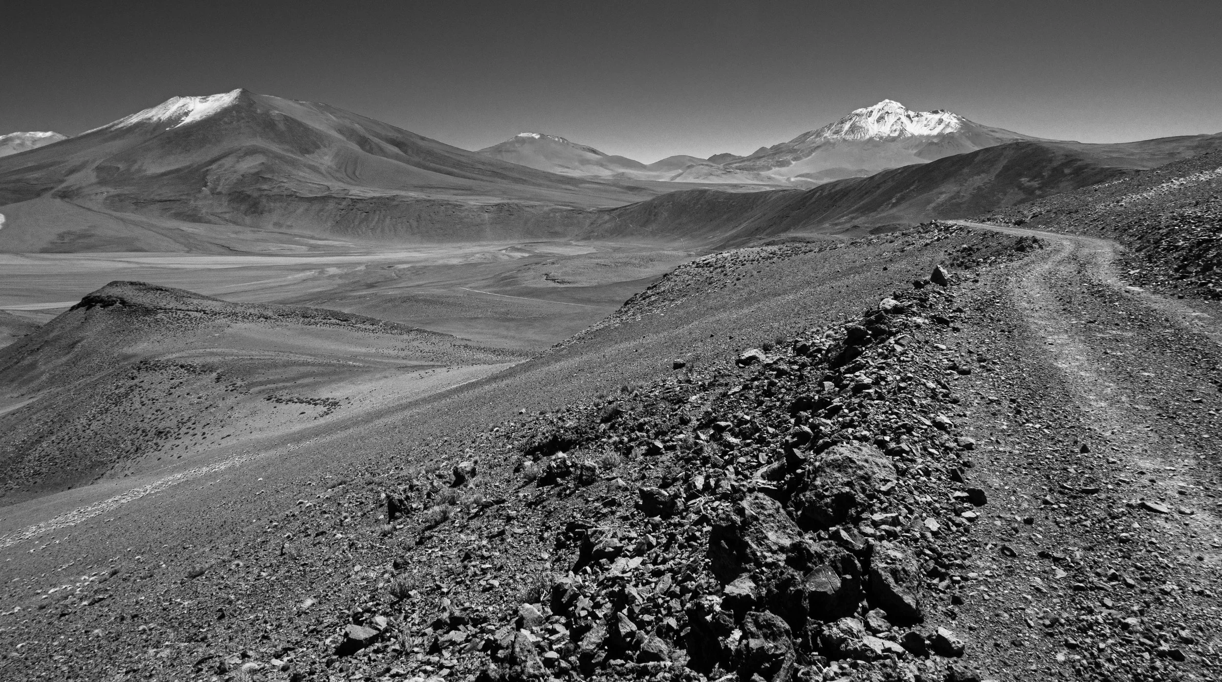 Volcan Socompa en la distancia.jpg