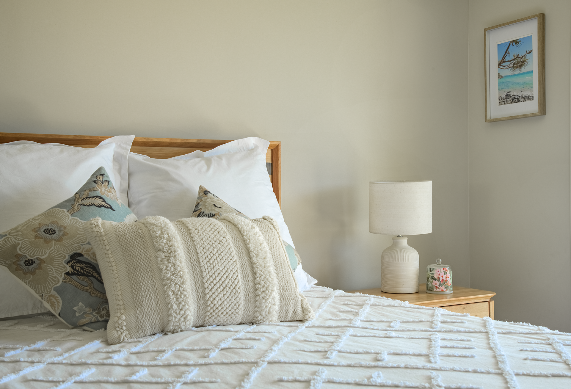 Bed and lamp Final v.png