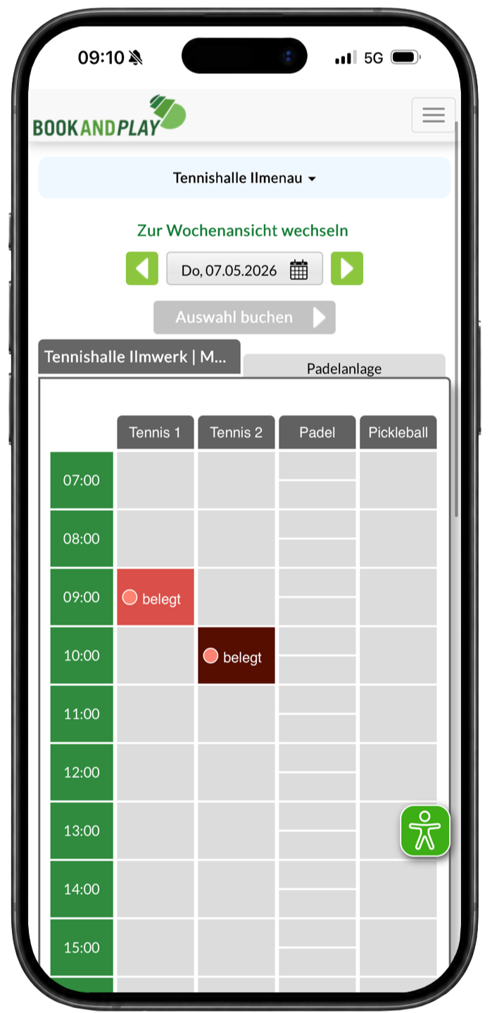 Ein Smartphone-Bildschirm zeigt beispielhaft die Buchungsübersicht einer Tennisanlage am 7. Mai 2026 mit belegten Plätzen um 09:00 und 10:00 Uhr.