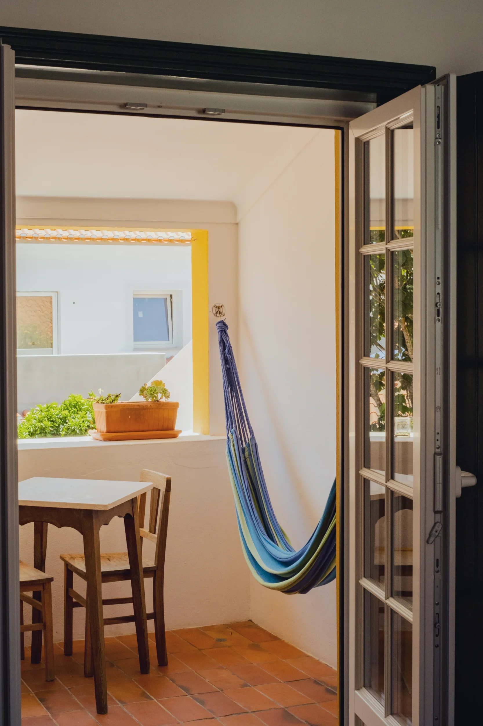 Rede no Pátio Casa da Vila Lote 30 Apartamento Milfontes - Branco de Cal