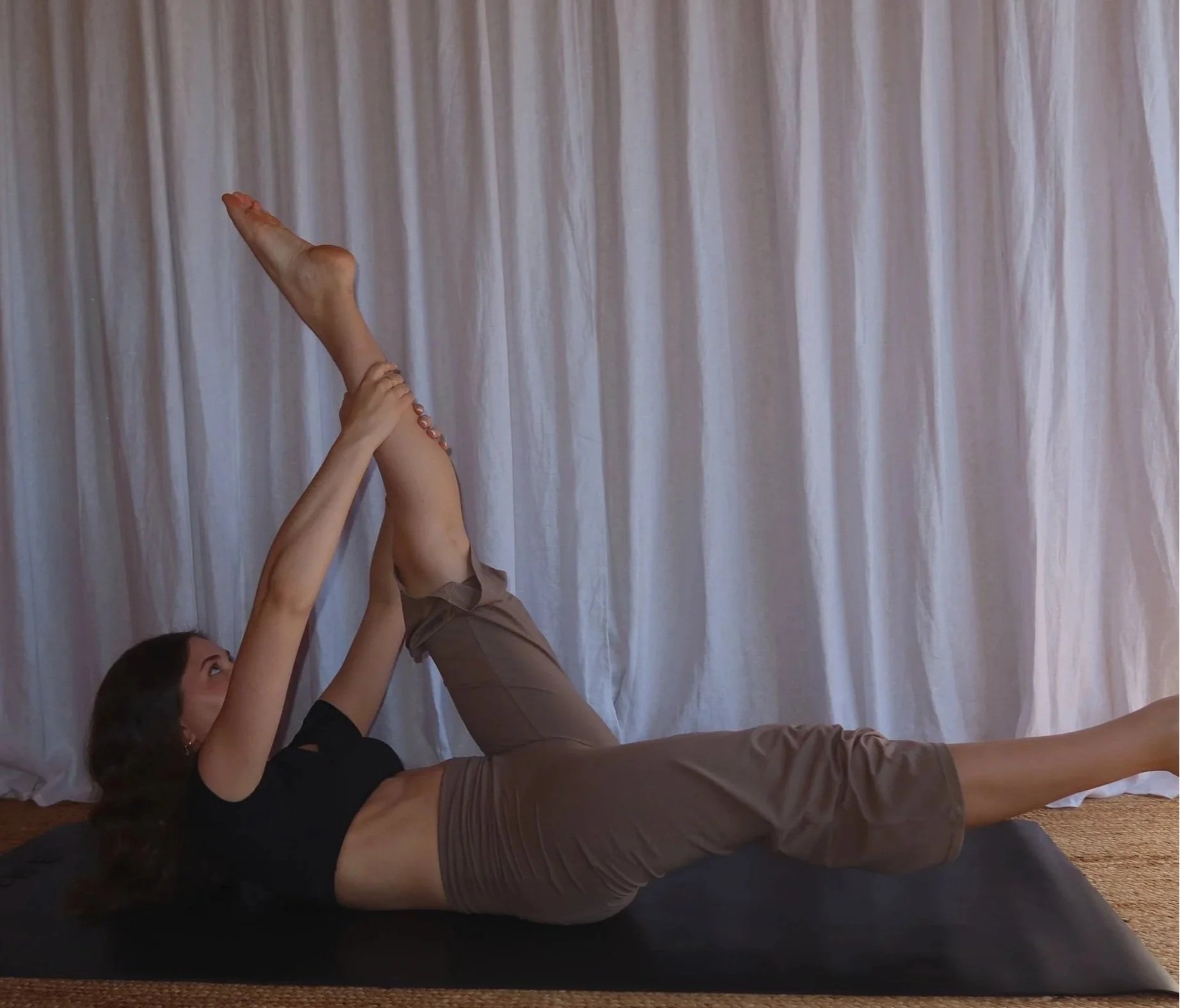 Duet Pilates session with two people moving together on the mat at Pillie Pilates.