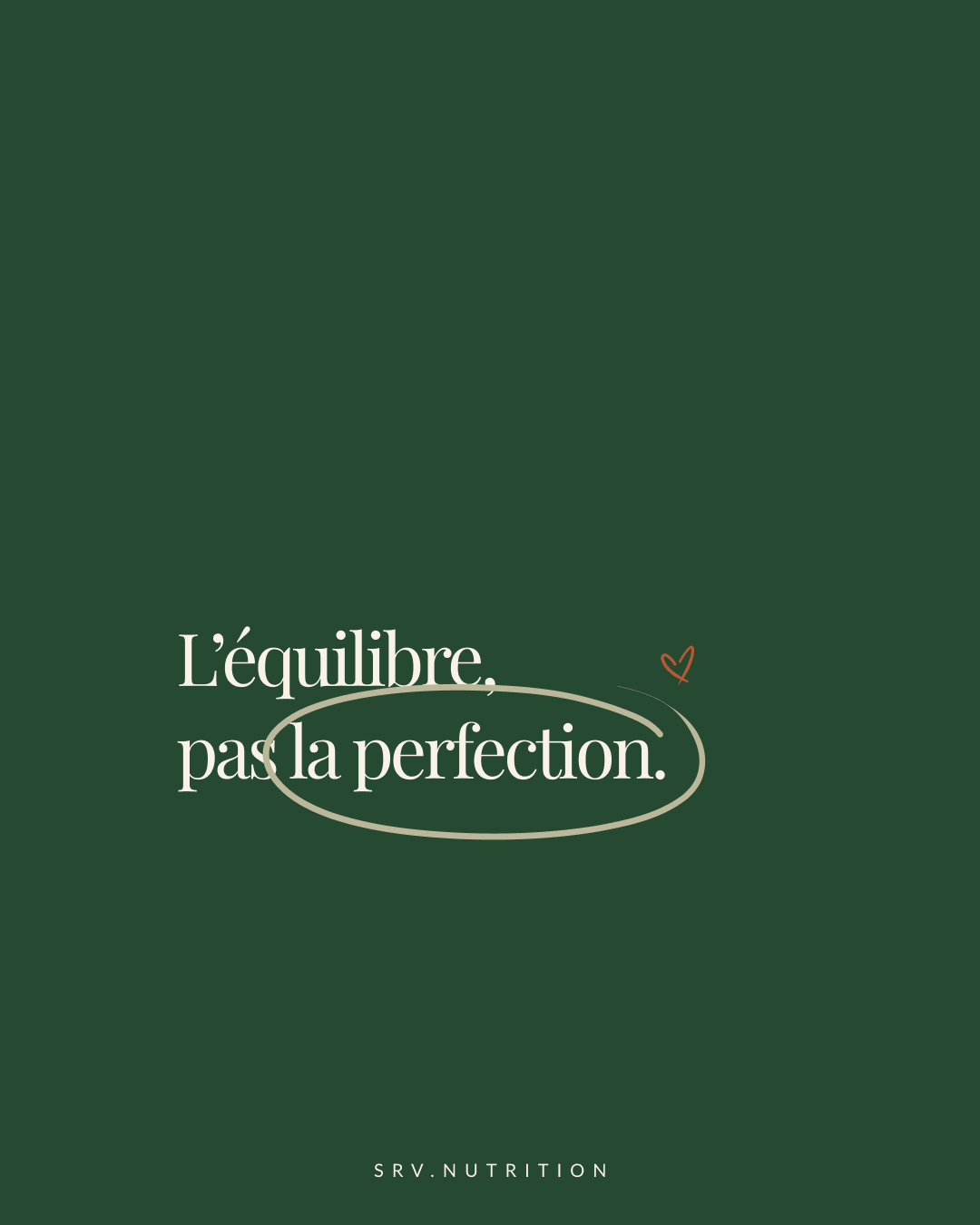 Une affiche avec un fond vert foncé, un texte en français qui dit "L’équilibre, pas la perfection." entouré d’un cercle et un petit cœur rouge à côté, avec le nom de la société SRV.NUTRITION en bas.