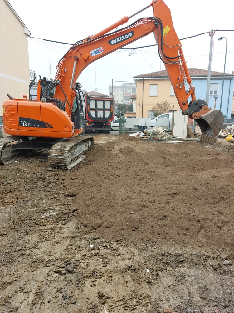 Scavi e mezzi di cantiere — 20220118_112441.jpg
