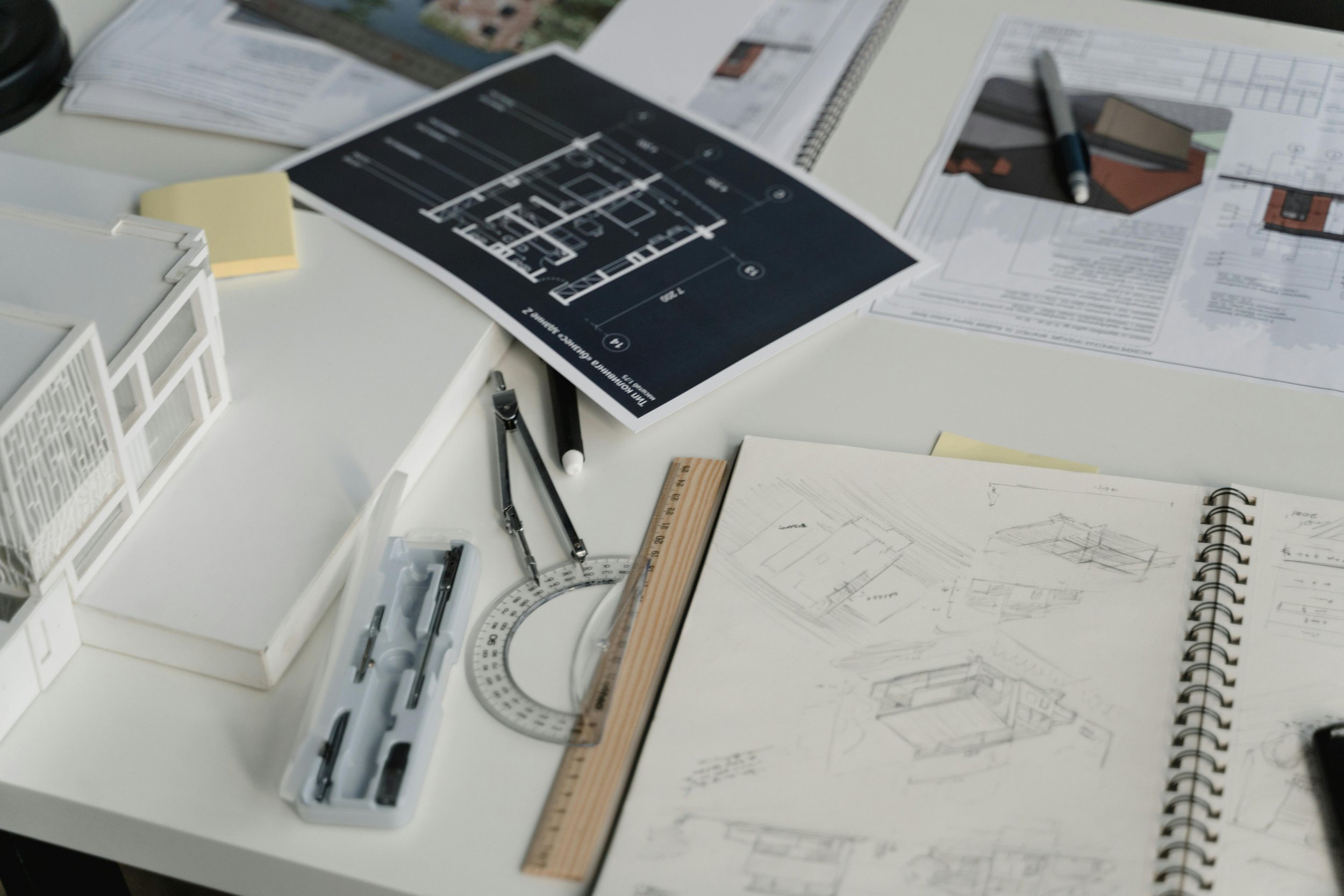 Analyse von Baurecht, Architektur und Wirtschaftlichkeit für Immobilienprojekte