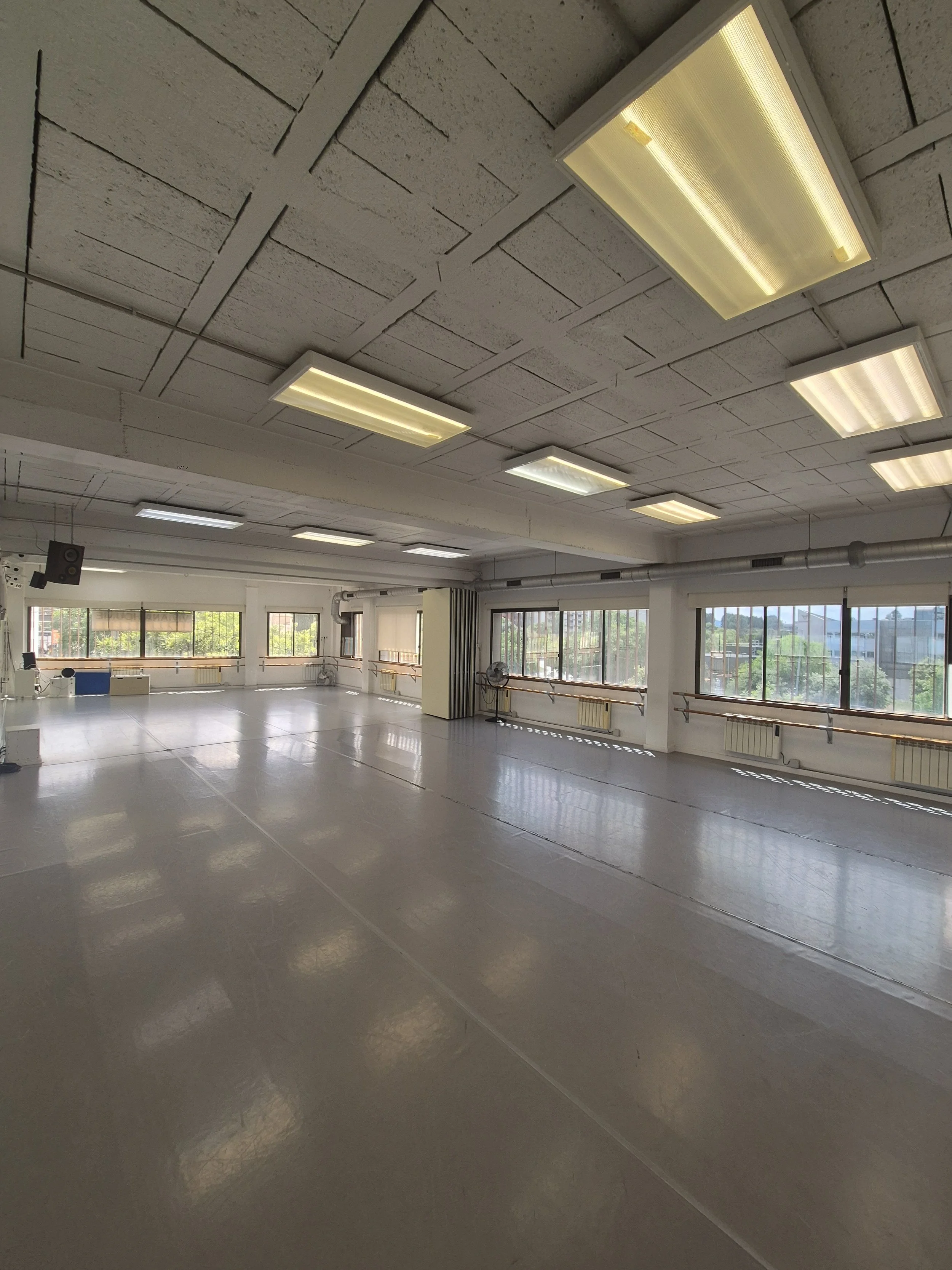 Sala MaxiSala de Violeta Performing Arts, espai de dansa de 150 m² de lloguer a Sant Cugat del Vallès.