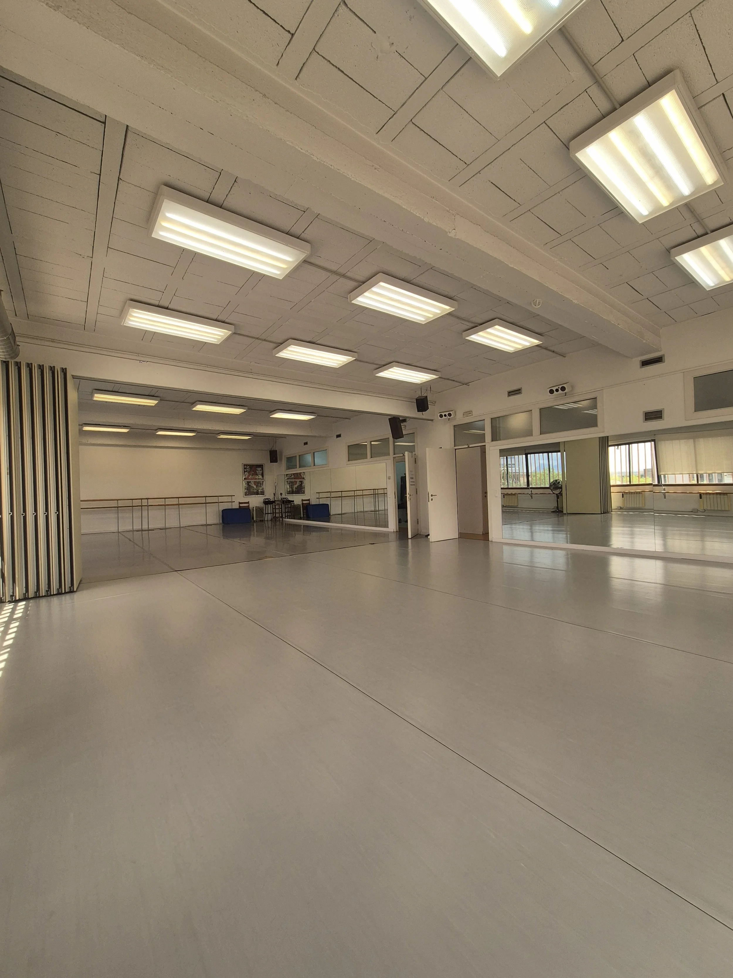 Sala MaxiSala de Violeta Performing Arts, espai de dansa de 150 m² de lloguer a Sant Cugat del Vallès.