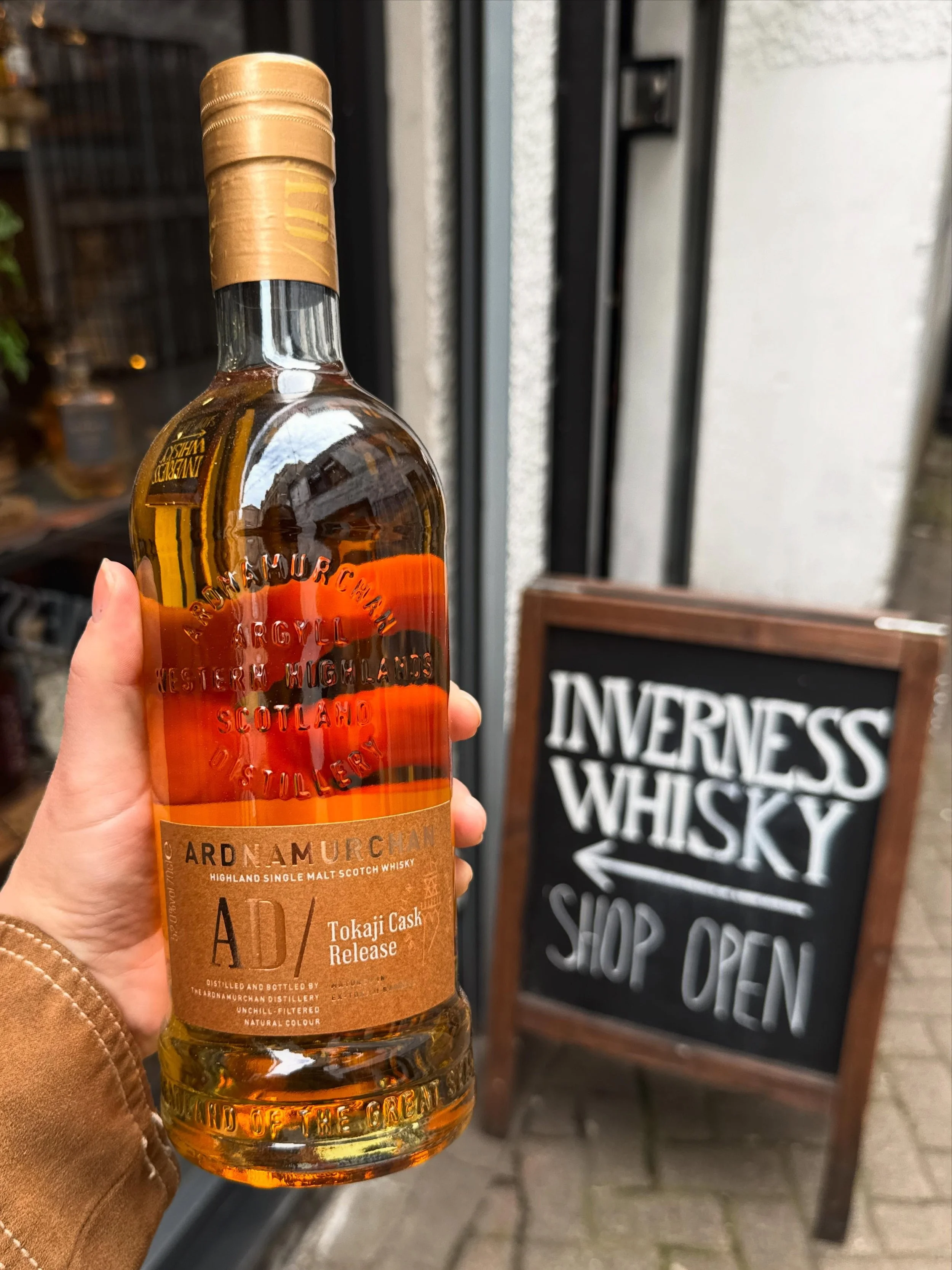 starting Monday off right🥃 @ardnamurchandistillery Tokaji cask release now in store. Open 10am-10pm Mon-Sat, 10am-8pm Sun. #invernesswhisky