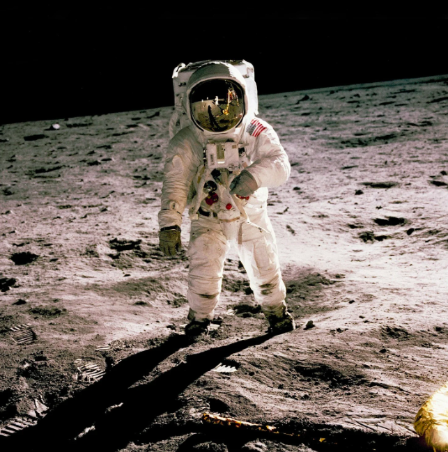 How do we get to the moon?&nbsp; 
