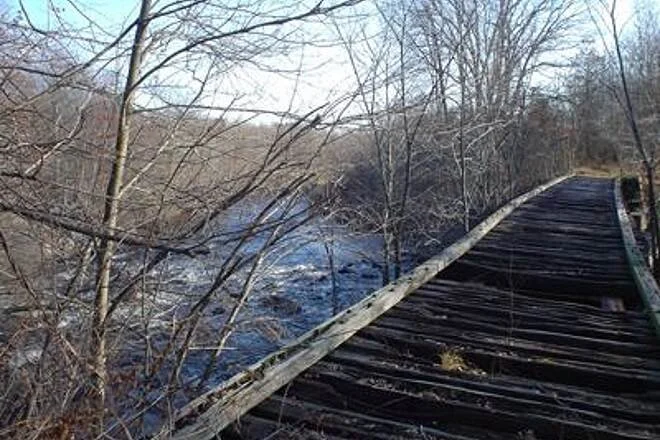 Hop River Bridge near Willimantic at Kings Road (unimproved as of Nov 2004( by coxrobe traillink.com.jpeg