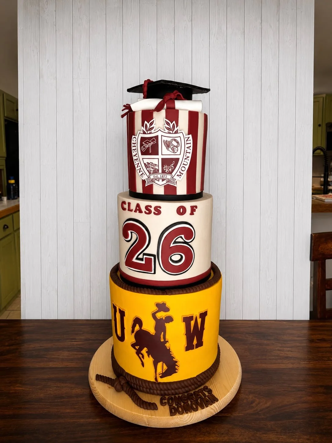 This cake was soooo big it didn&rsquo;t even fit inside my backdrop lol not only was it big but really heavy!
Fun fact: we deliver all big cakes I&rsquo;ve delivered cakes all the way to Boulder, CO. Thank goodness this was was in town 😉