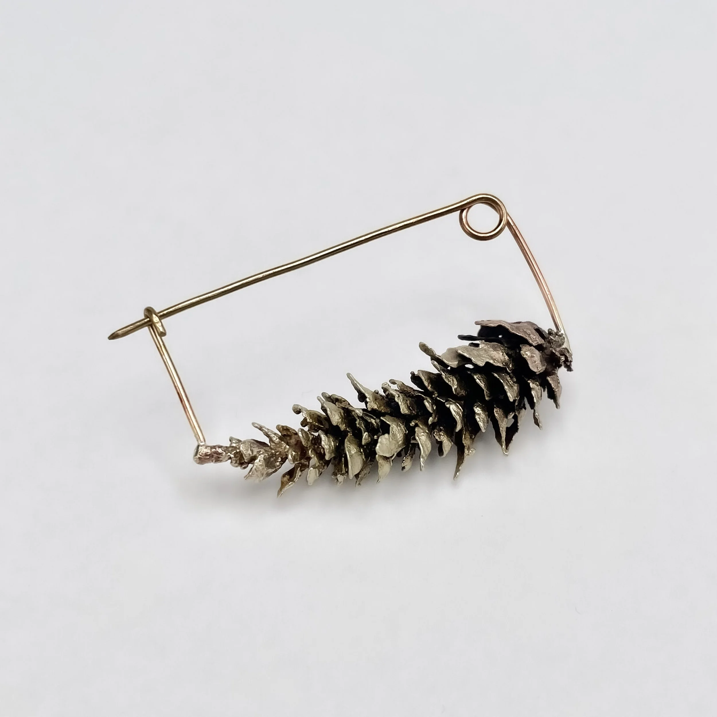 Pinecone brooch I.jpg