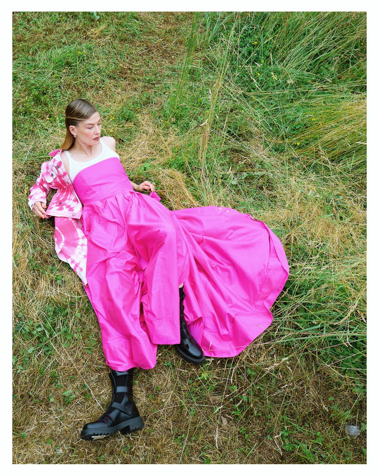 Rosamund Pike I Emmy Magazine
