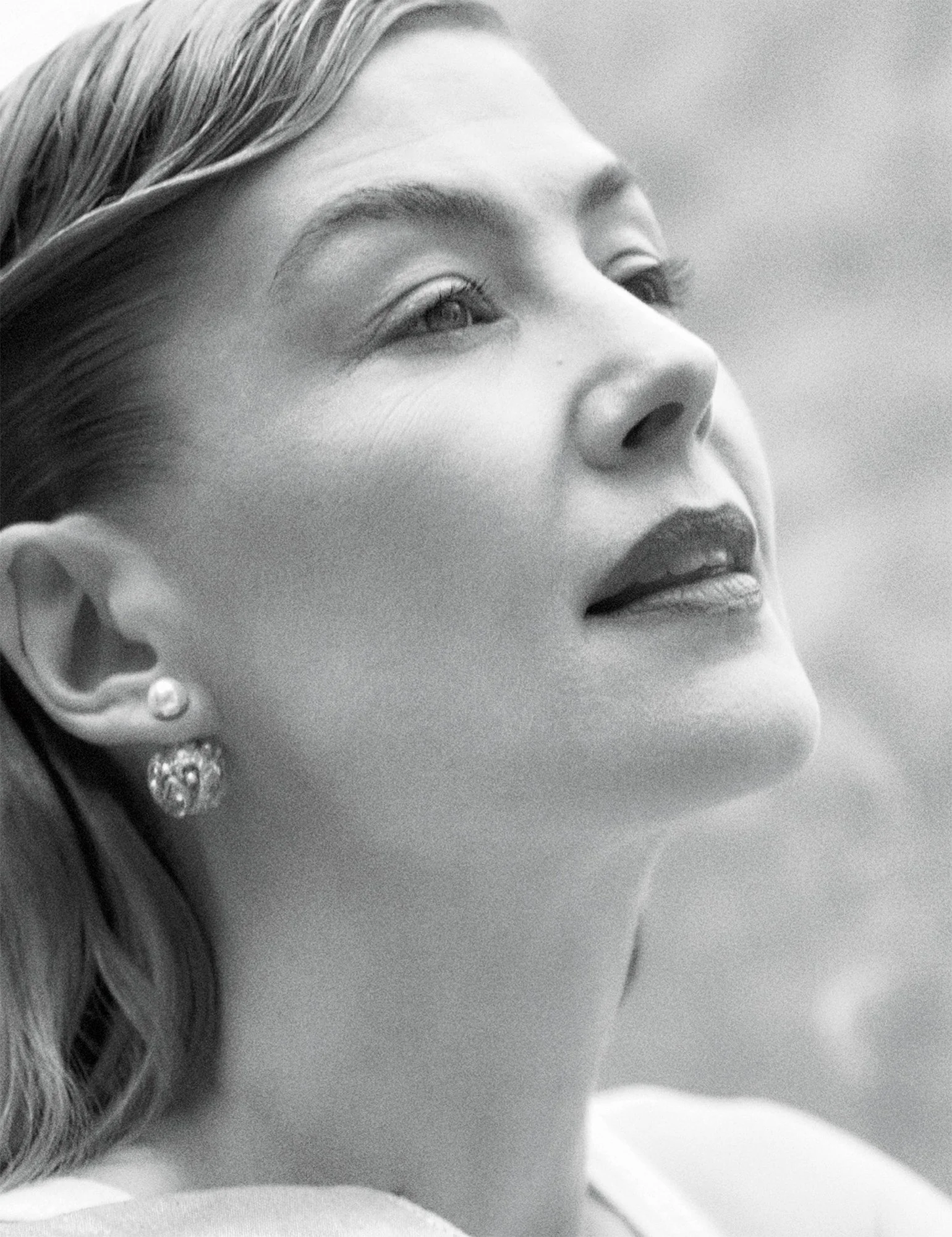 Rosamund Pike I Emmy Magazine