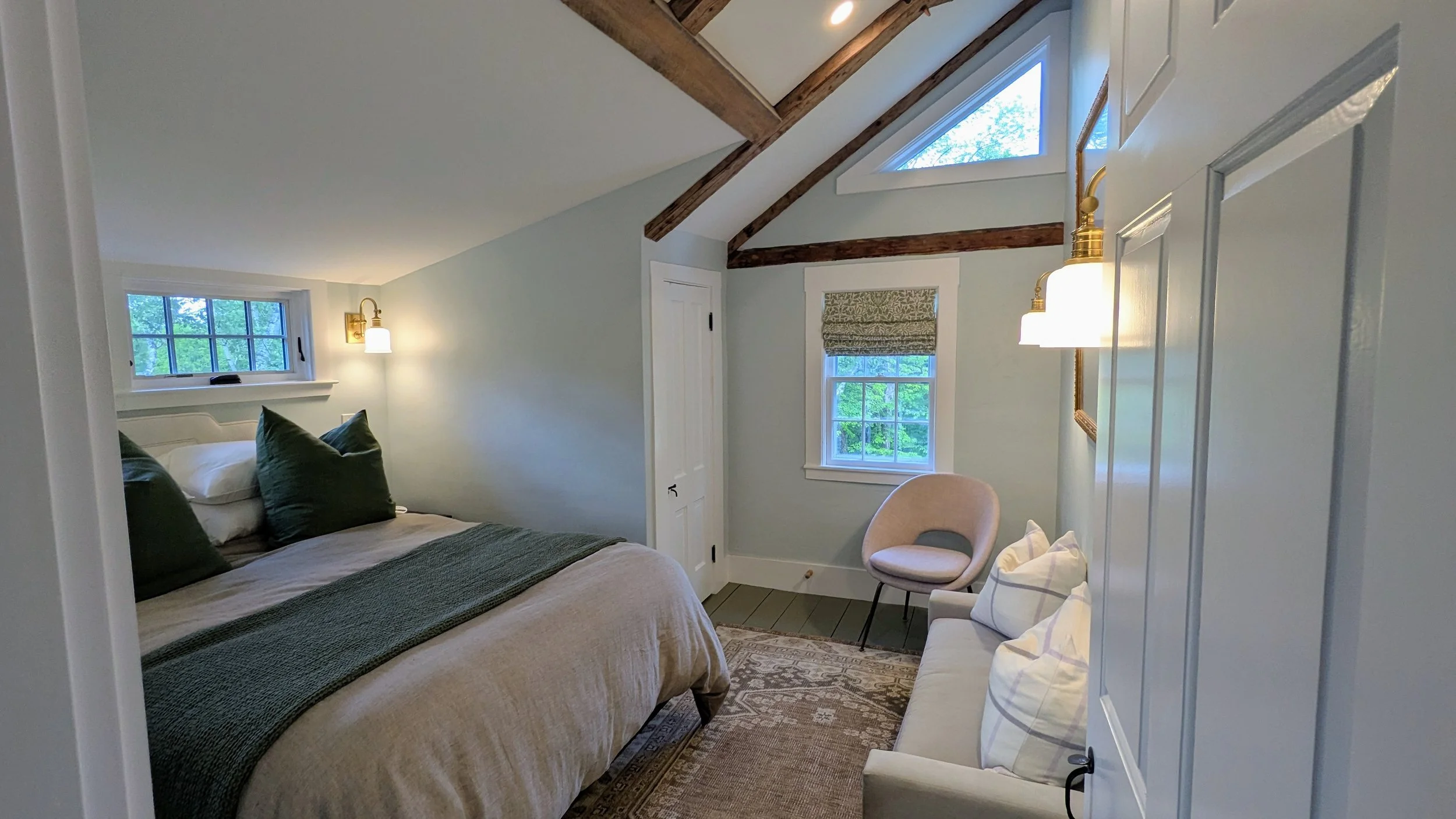 Guest Room 1 - Queen Bed