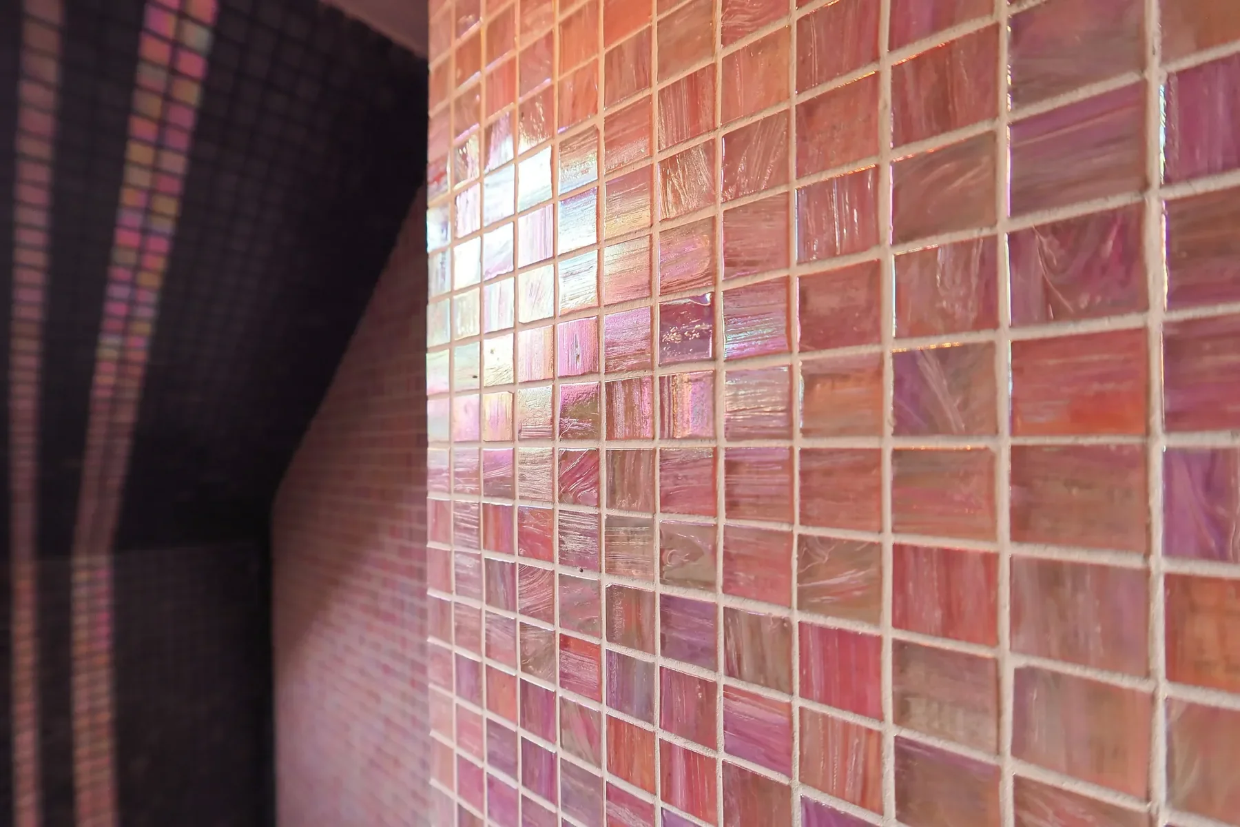 Detail of the pink iridescent Bisazza mosaic