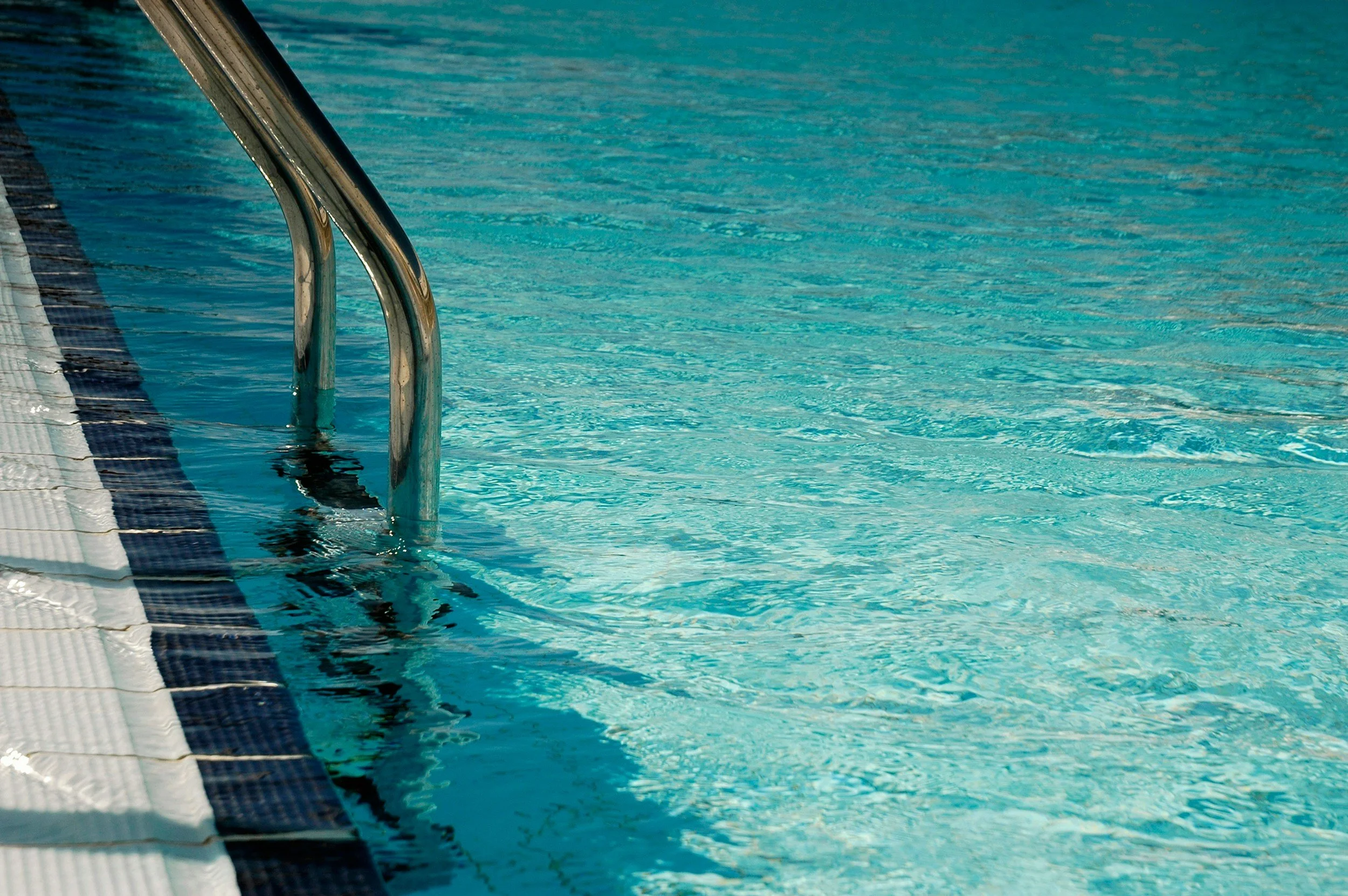 Why Weekly Pool Cleaning Is Essential for Florida Pool Owners